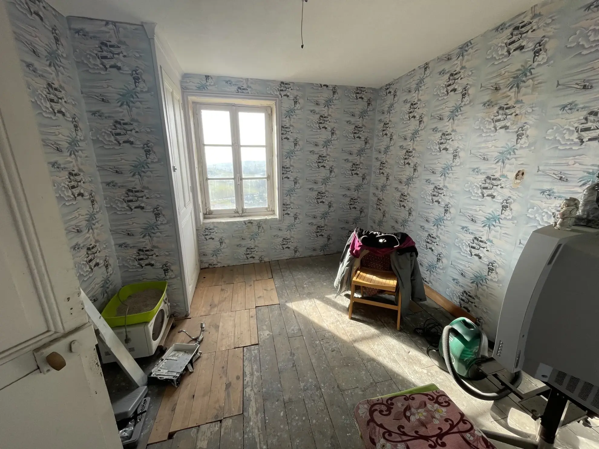 Immeuble de rapport à rénover à Thizy-les-Bourgs – Opportunité d'investissement