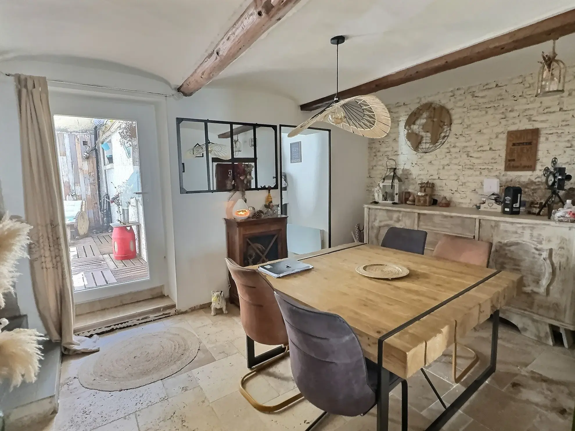 Maison de village rénovée à Marsillargues de 66,4 m² avec terrasse et cour 