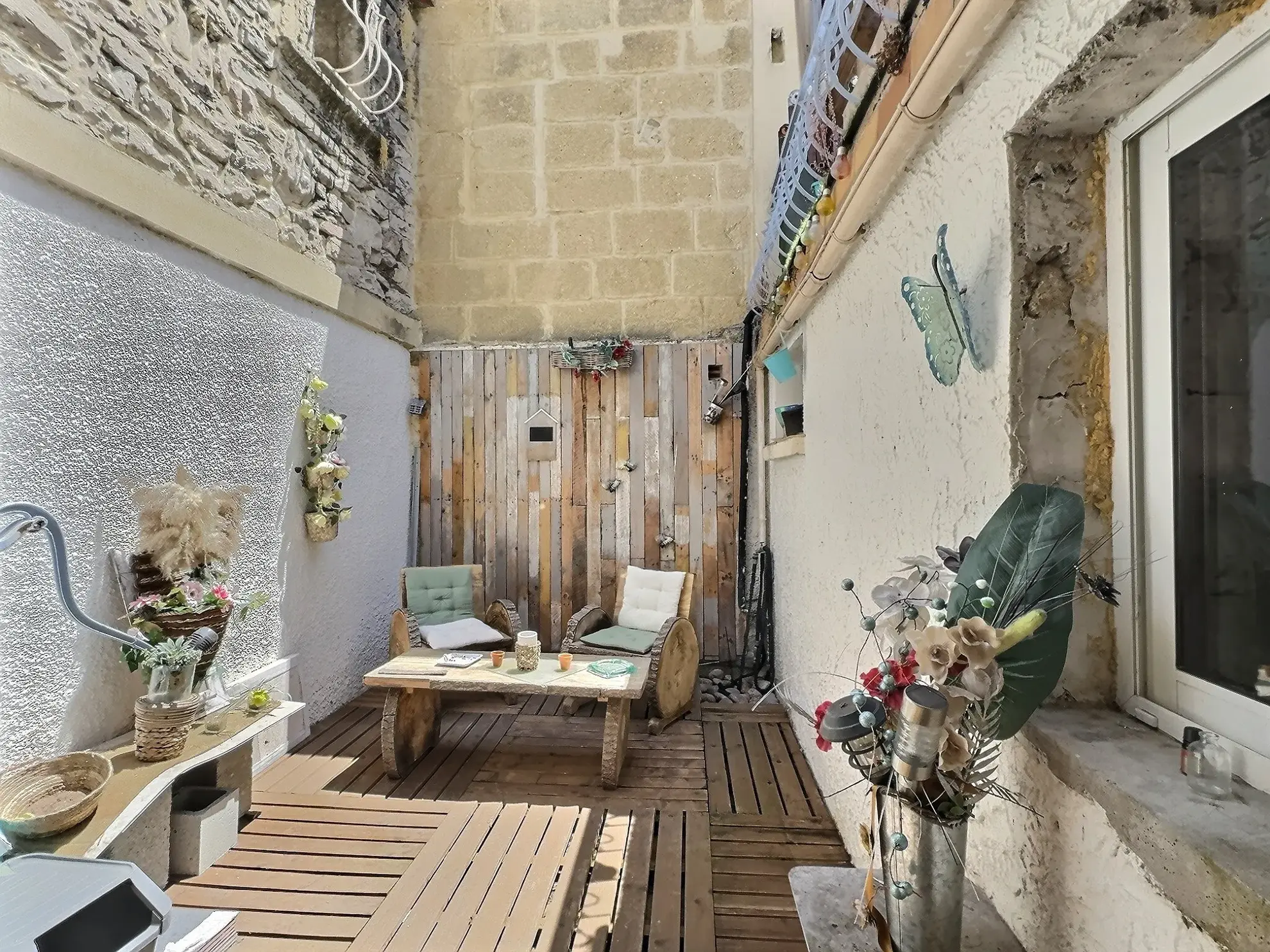 Maison de village rénovée à Marsillargues de 66,4 m² avec terrasse et cour