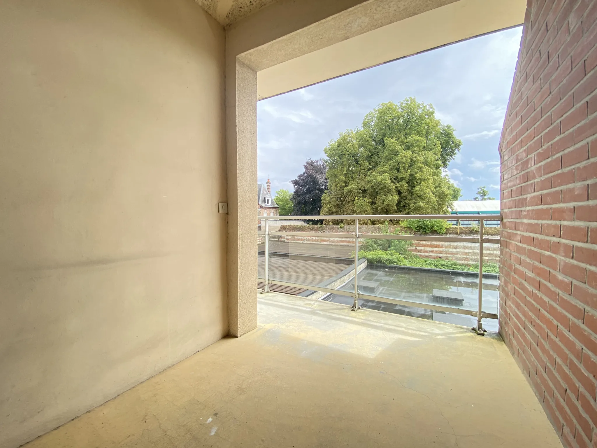 Appartement lumineux en centre-ville d'Abbeville avec ascenseur et balcon 