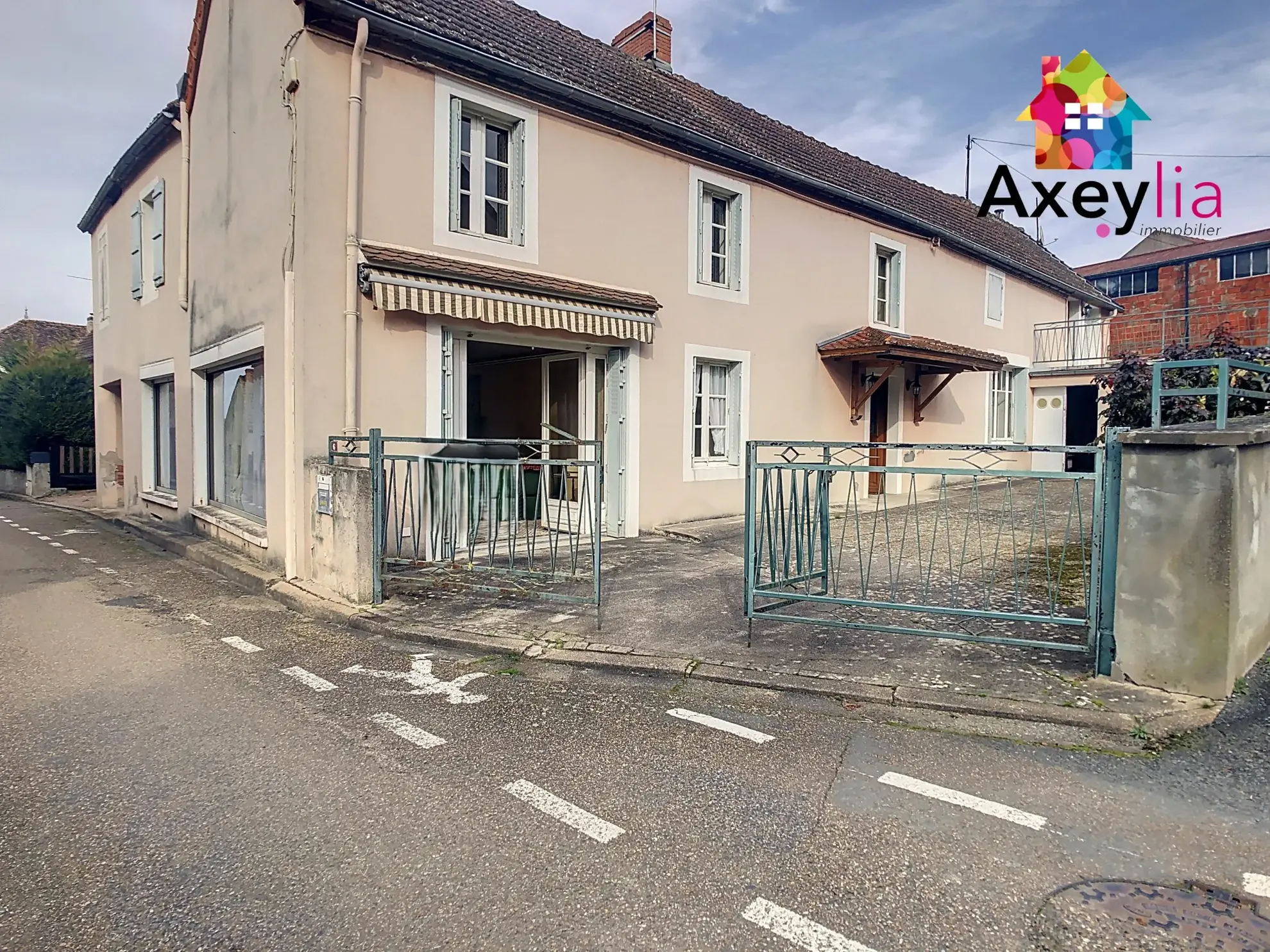 À vendre maison de village avec appartement, garage et jardin à Saint-Agnan, 220 m²