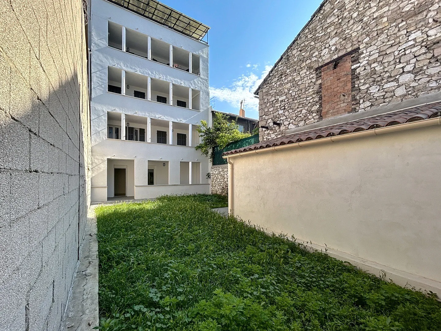 T2 rénové de 63 m² à Marseille à proximité de la Joliette, parfait pour investissement locatif 
