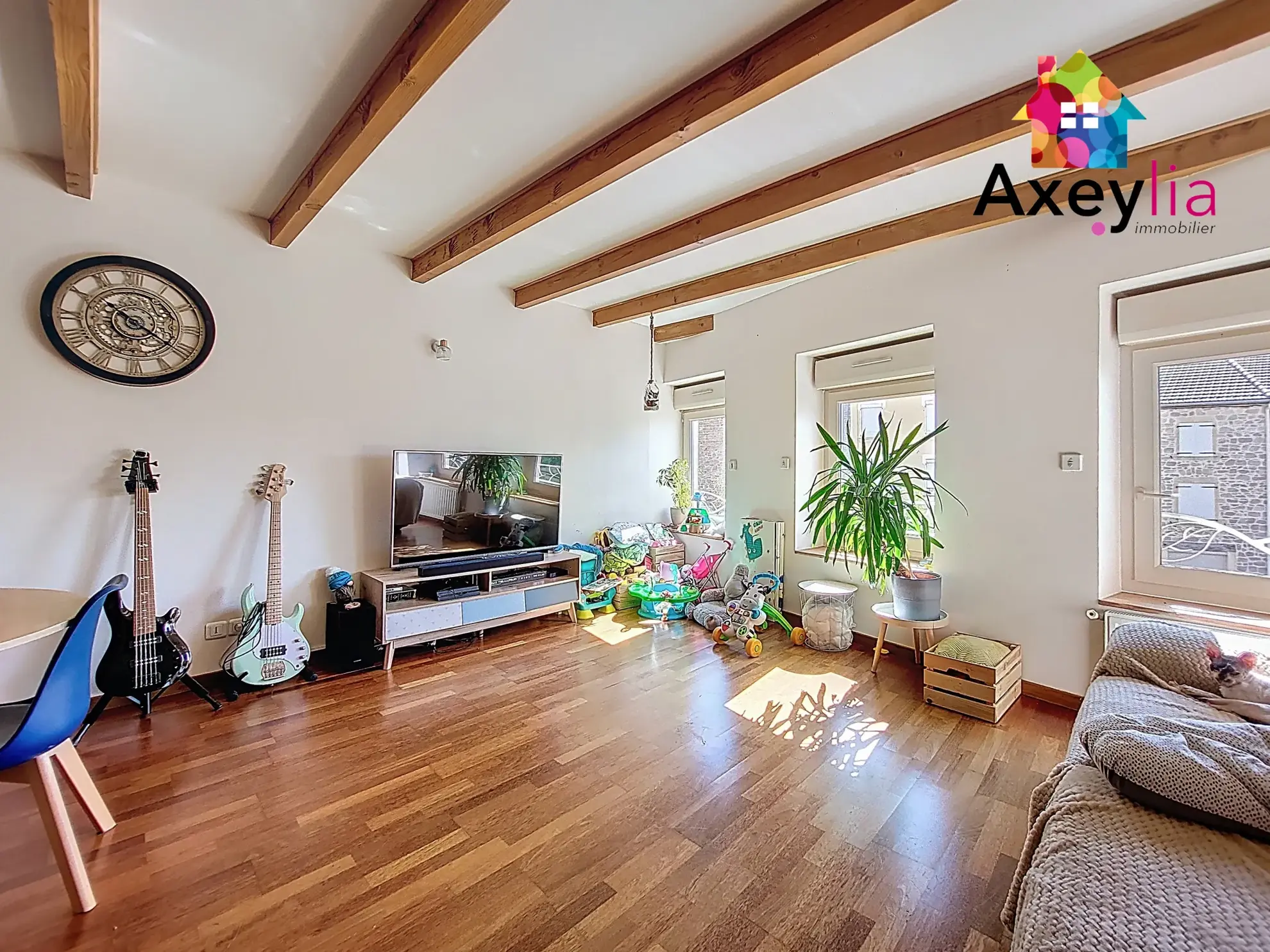 Maison de village rénovée à Perreux - 3 chambres et local commercial idéal projet Airbnb