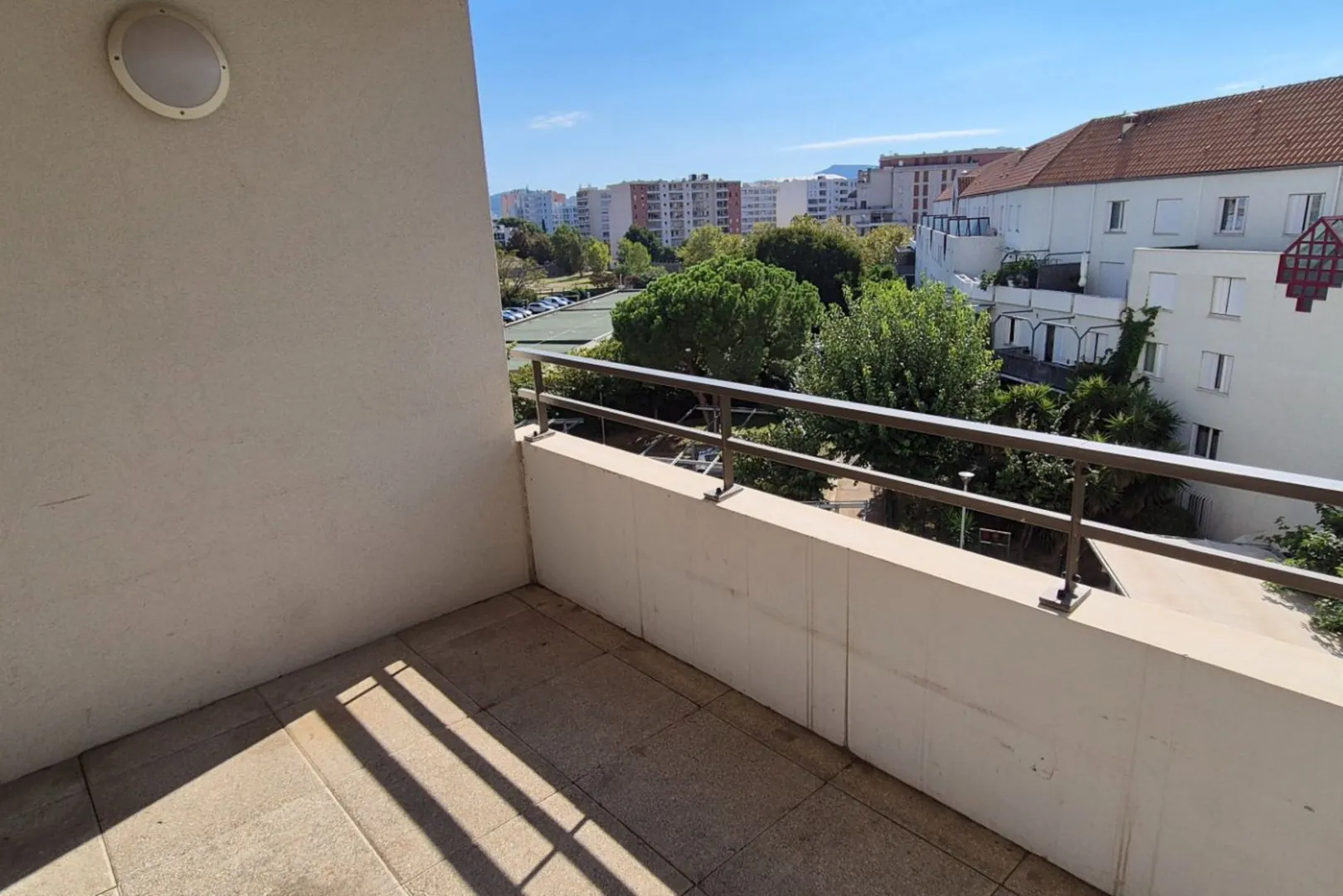 Appartement Type 3 avec terrasse et parking privé à Marseille 13008