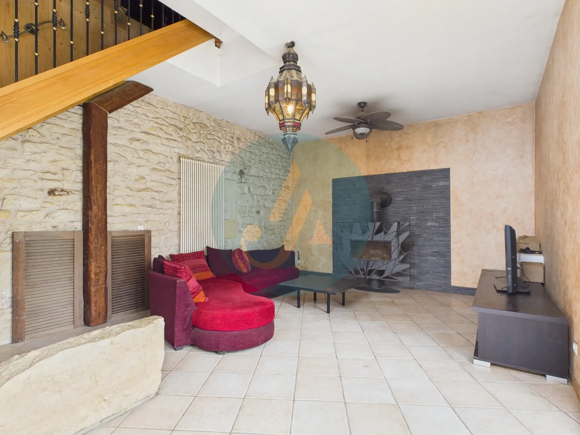 Maison familiale avec 4 chambres et grand terrain à Tronsanges