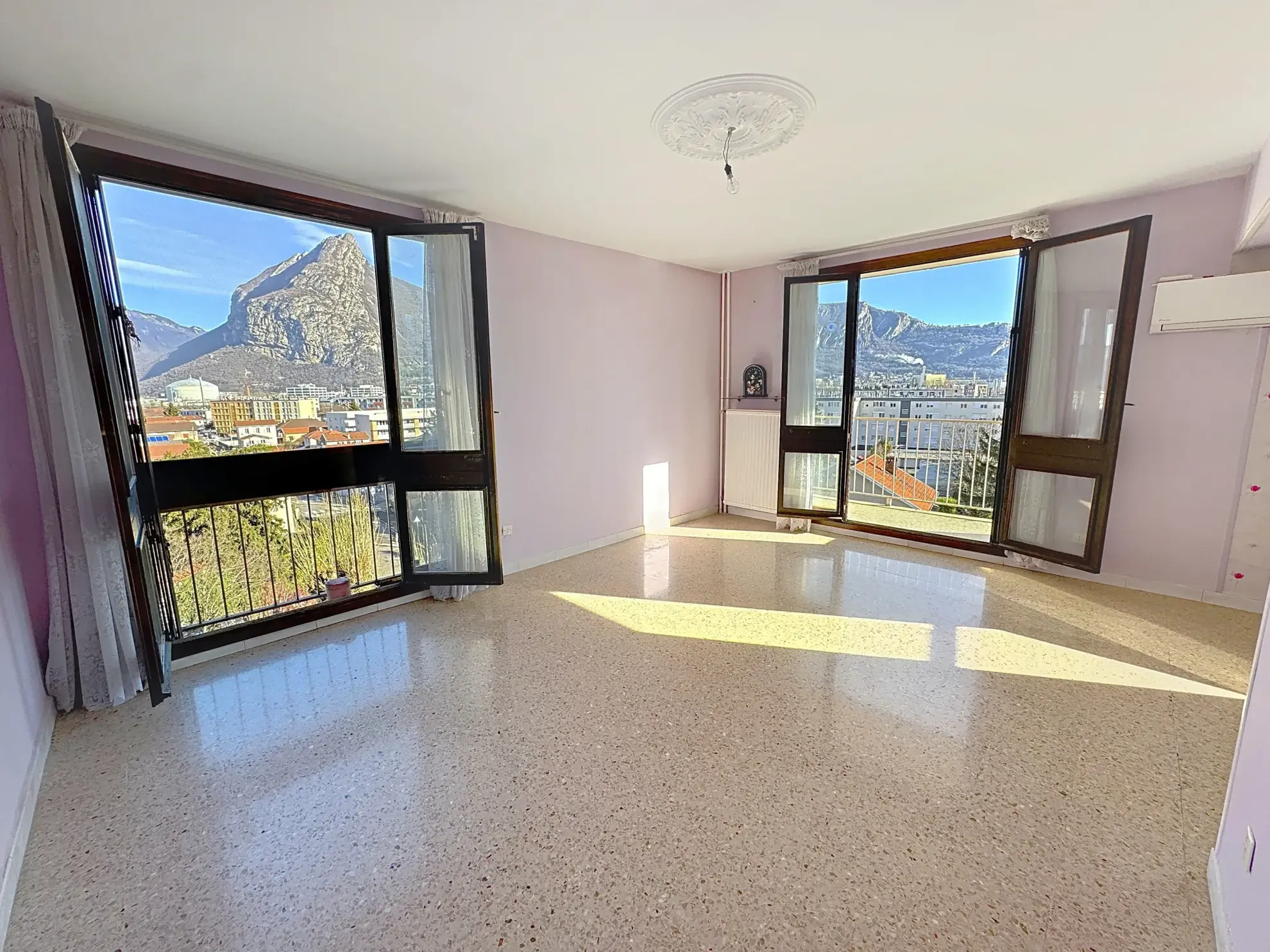 Appartement T5 avec terrasse et vue panoramique à Fontaine