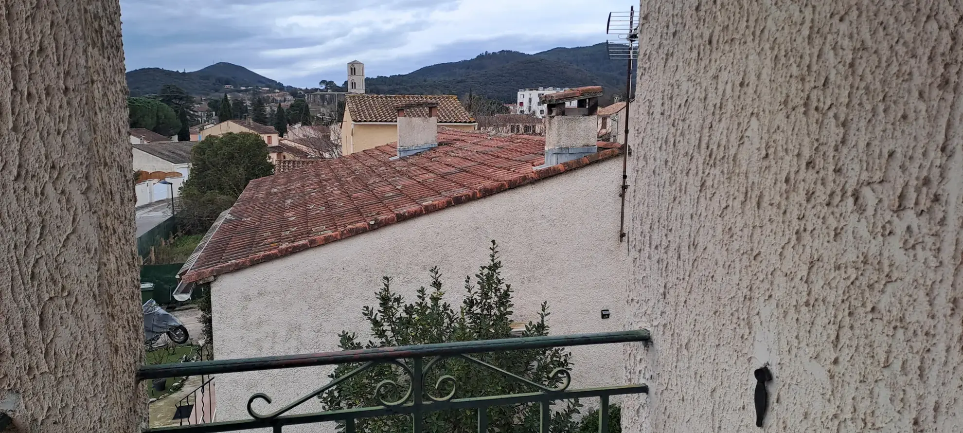 Maison individuelle de 200 m² avec terrain à Lodeve - Quartier calme 