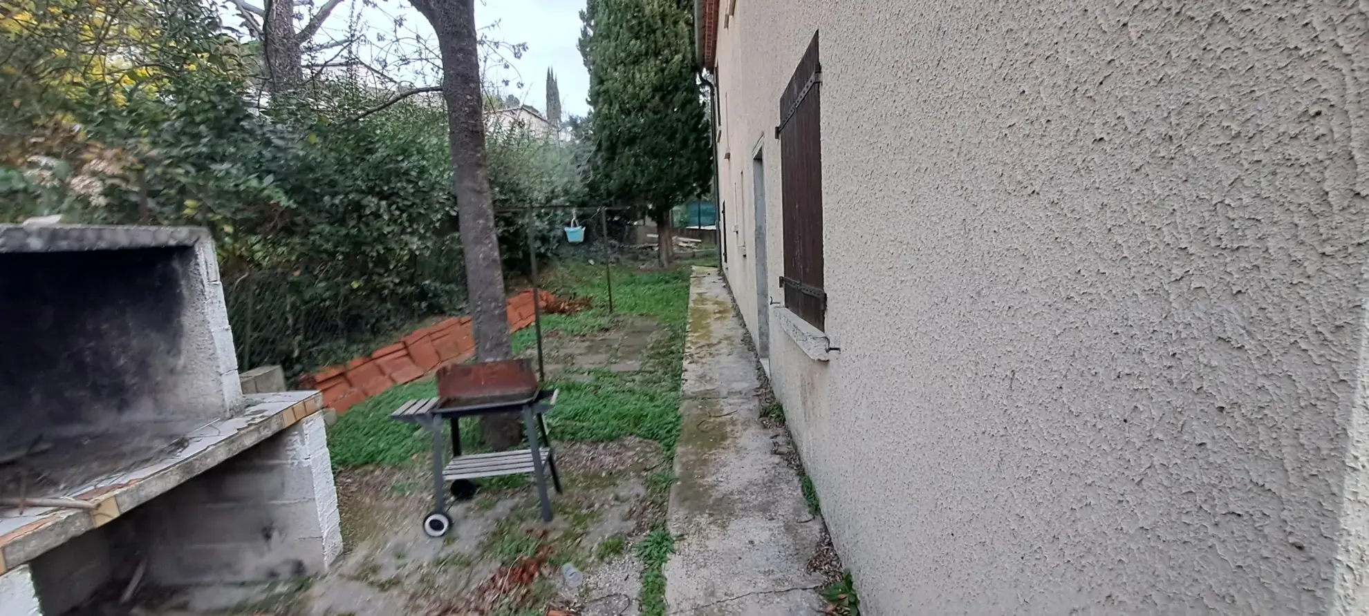 Maison individuelle de 200 m² avec terrain à Lodeve - Quartier calme 
