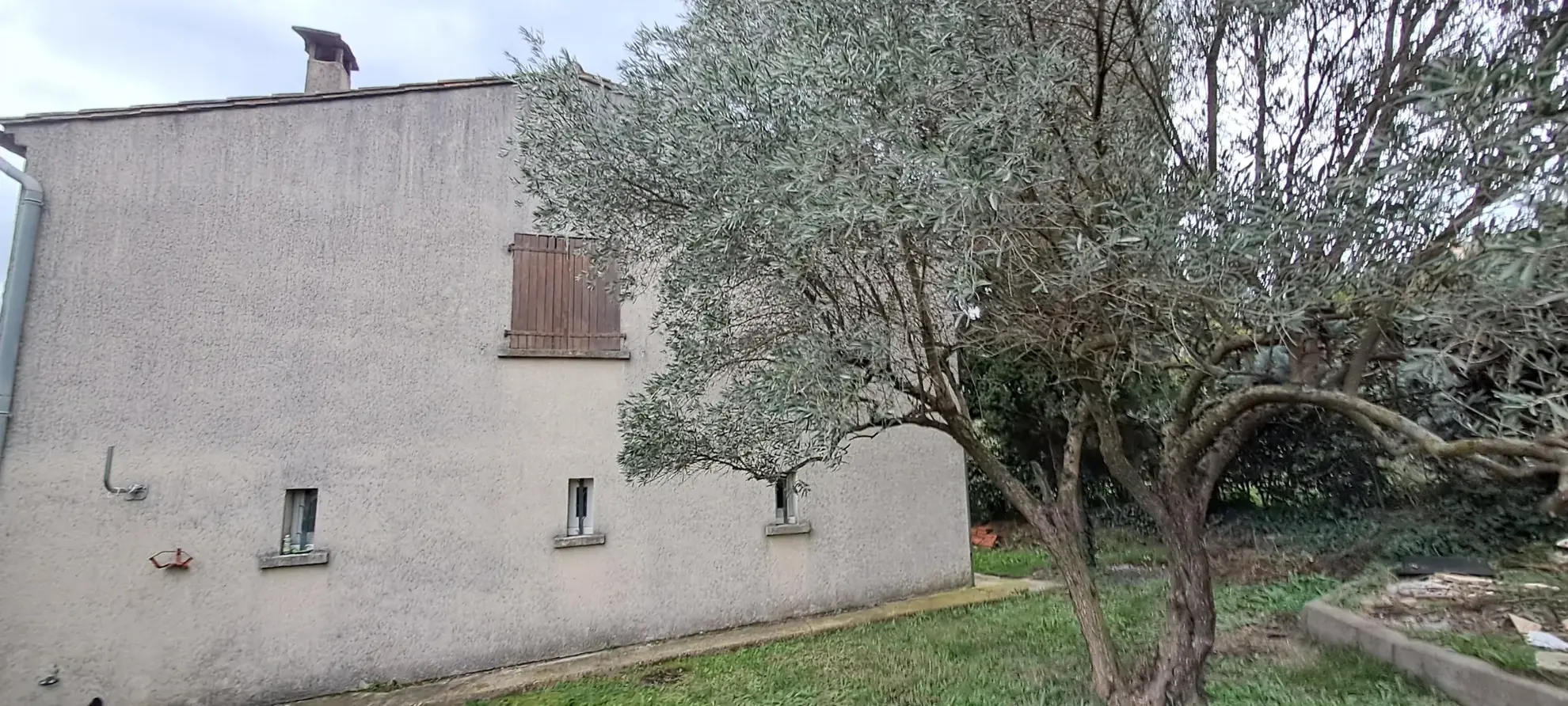 Maison individuelle de 200 m² avec terrain à Lodeve - Quartier calme 