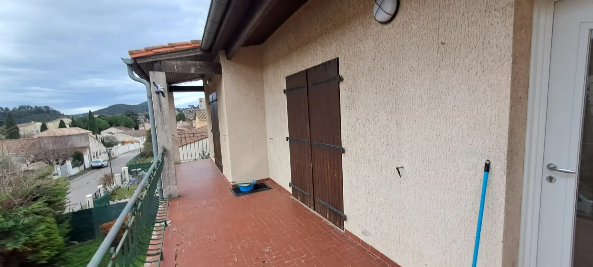 Maison individuelle de 200 m² avec terrain à Lodeve - Quartier calme 