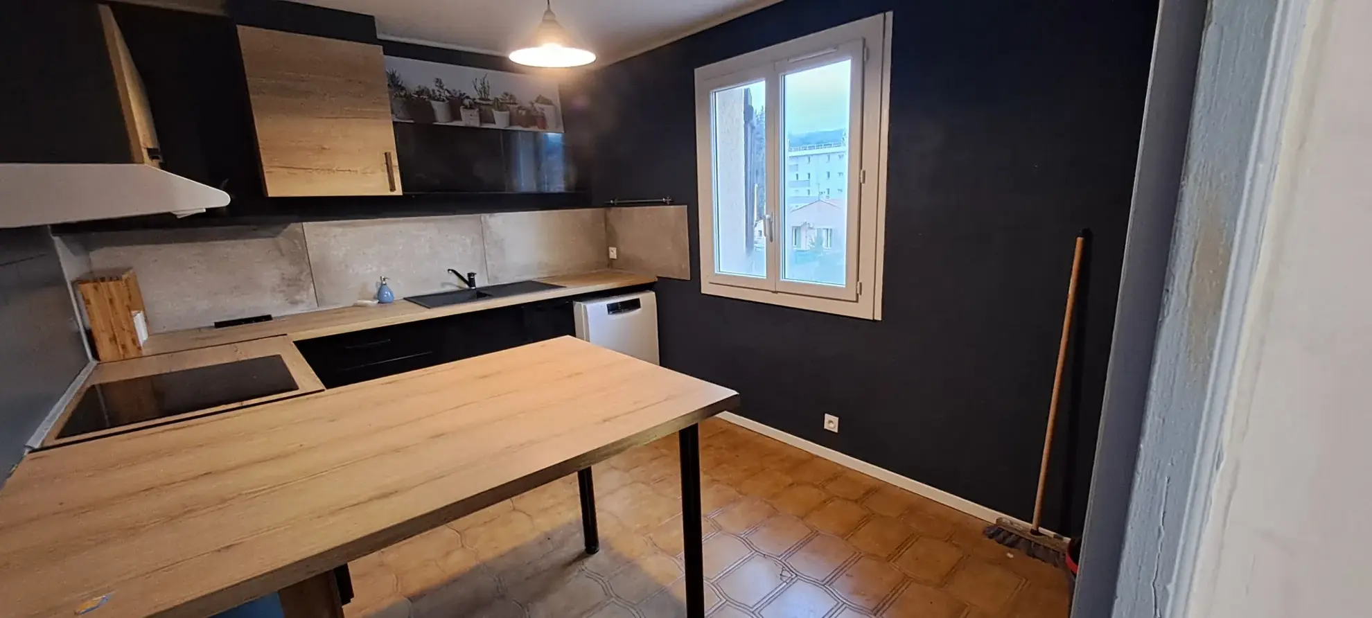 Maison individuelle de 200 m² avec terrain à Lodeve - Quartier calme 