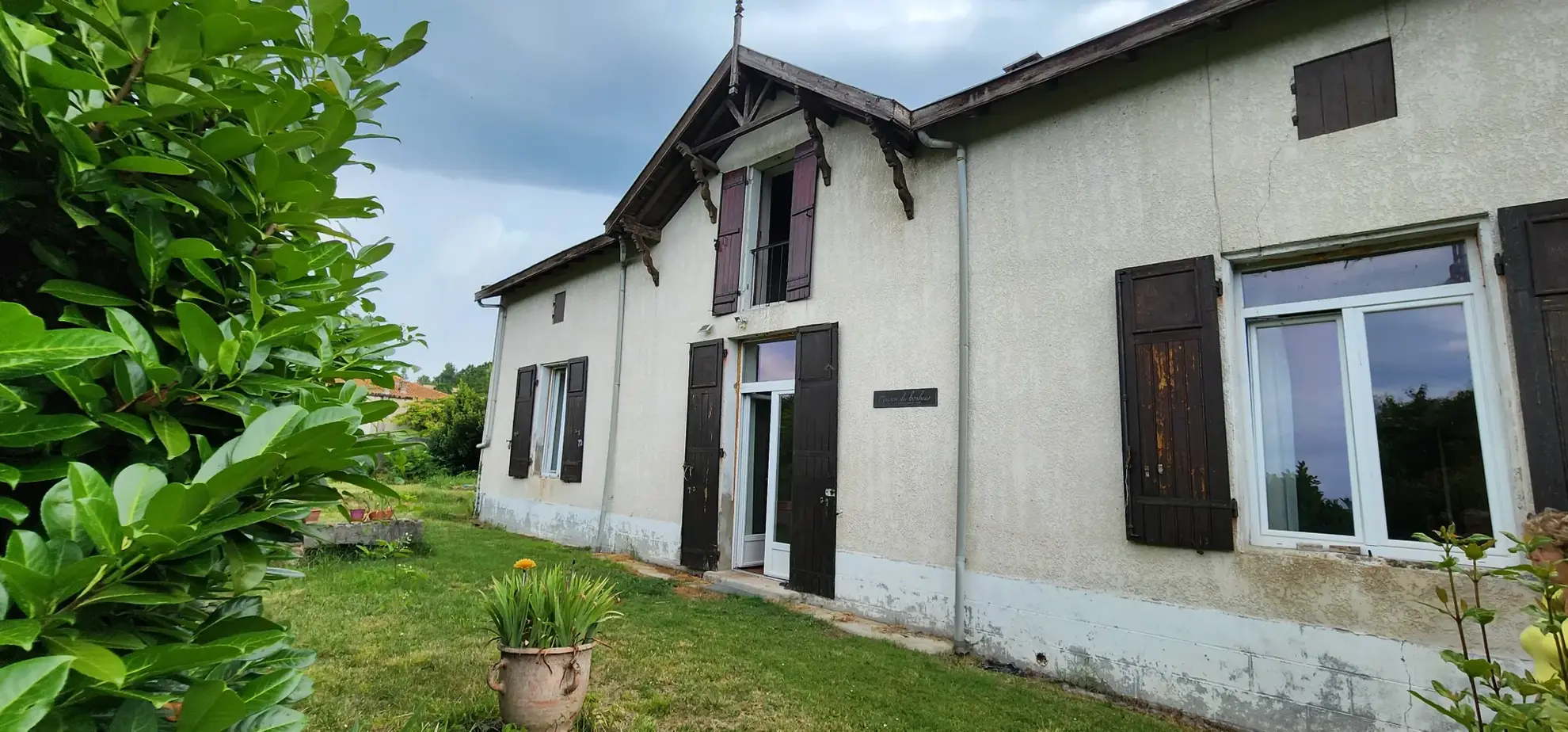 Maison en pierre à rénover près de Marmande avec grand terrain arboré