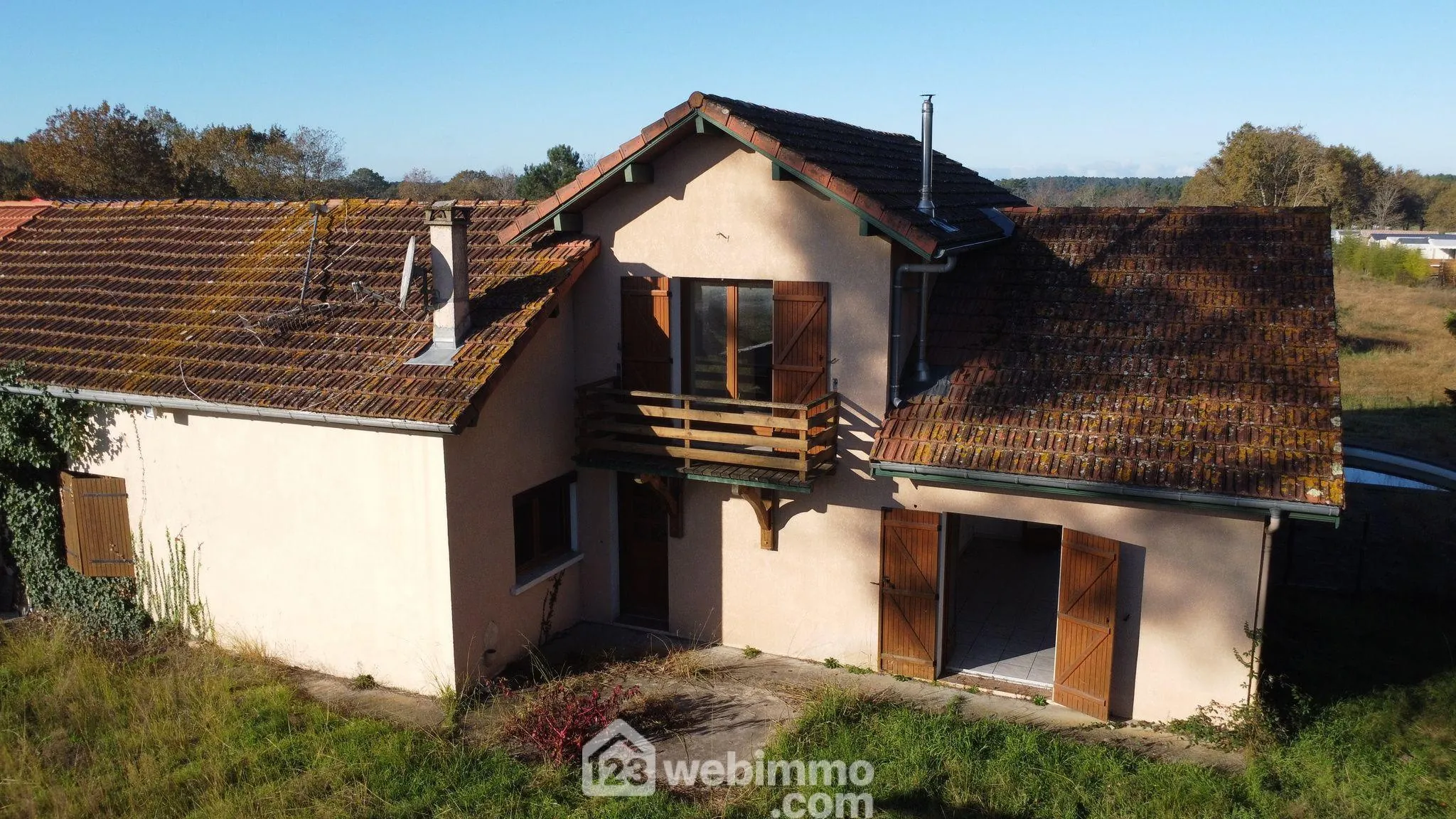 Maison familiale de 200 m² à Mimizan avec piscine et potentiel de rénovation