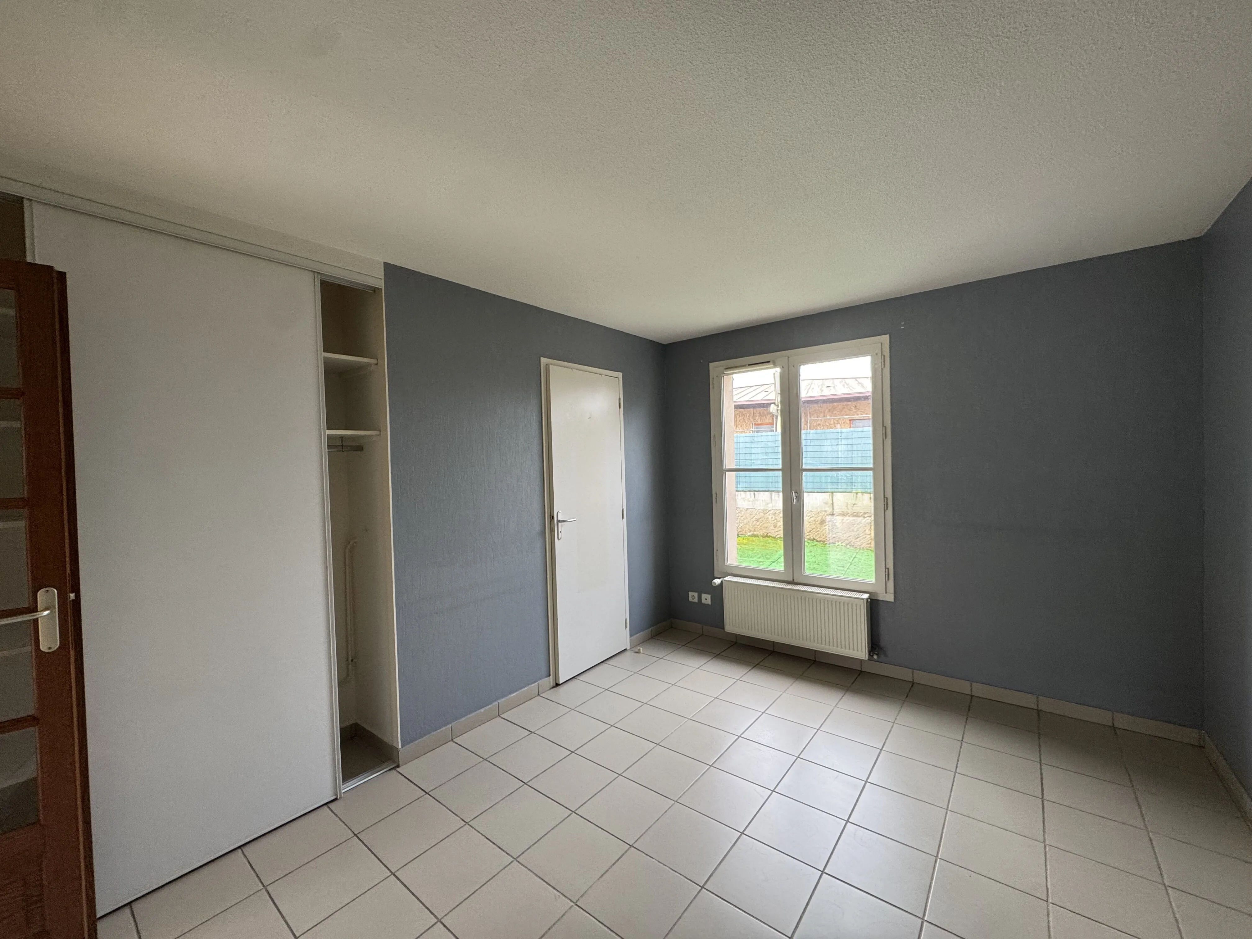 Maison duplex à vendre à Marcigny - 90 m², 3 chambres, terrasse, sans travaux 