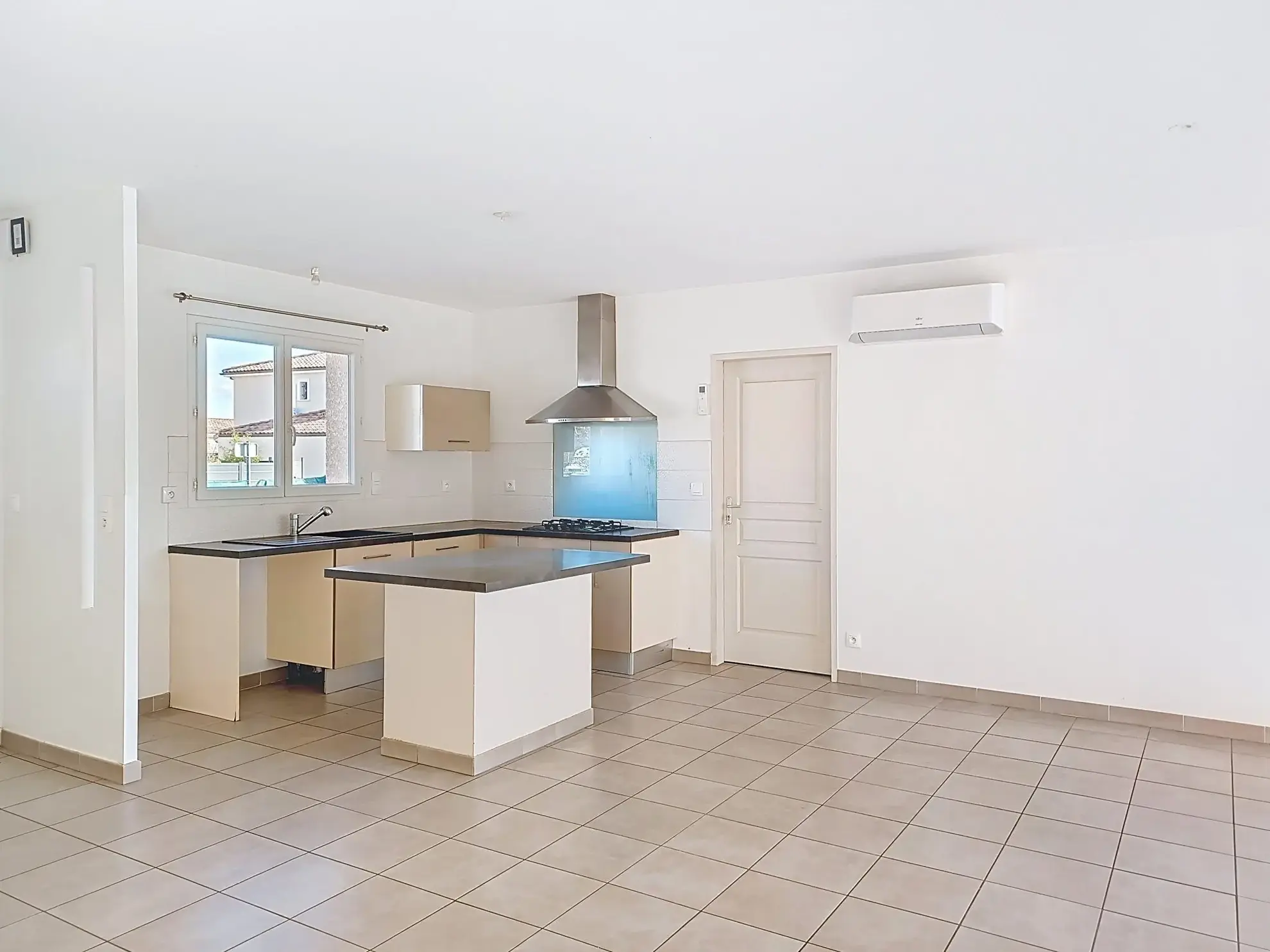 Maison de plain-pied à Terssac avec jardin et terrasse - 87 m² 