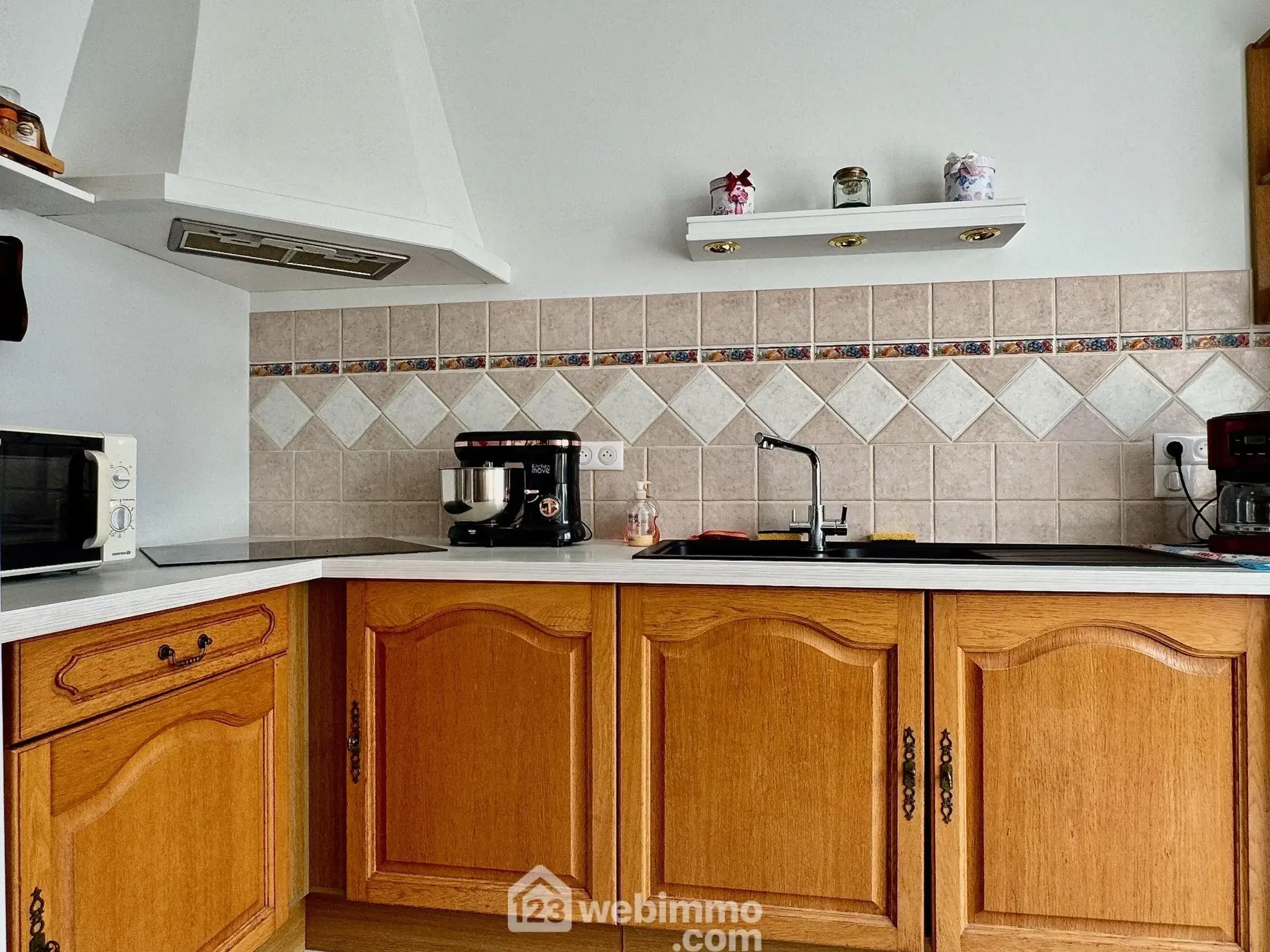 Maison mitoyenne de 102 m² à Buxerolles avec 4 chambres, garage et terrain clos 