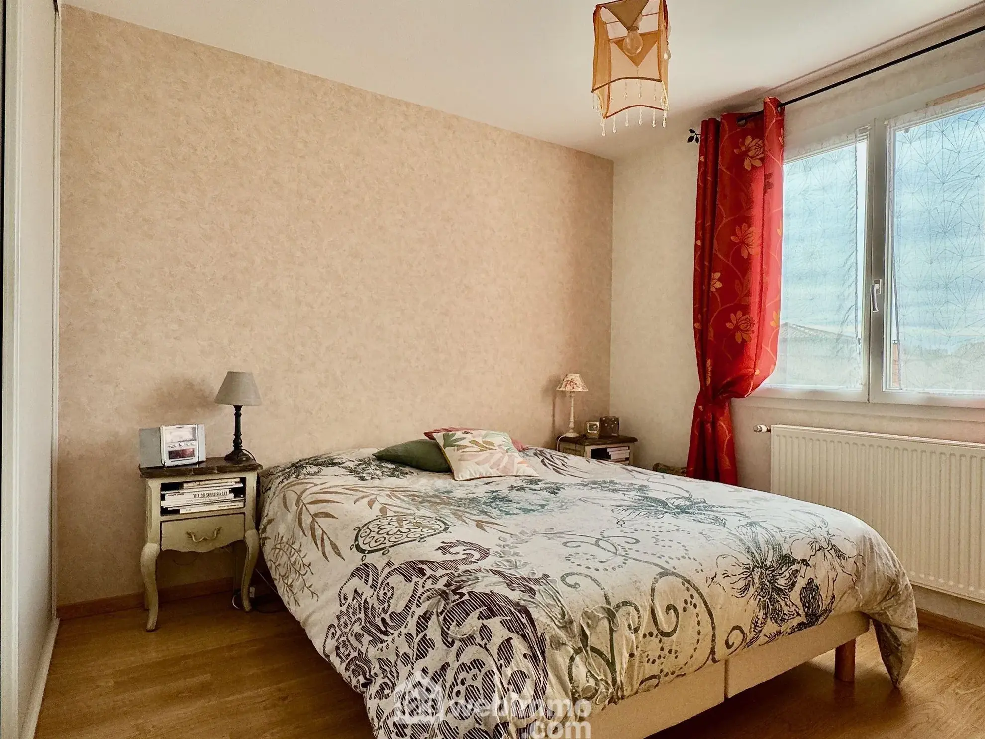 Maison mitoyenne de 102 m² à Buxerolles avec 4 chambres, garage et terrain clos 