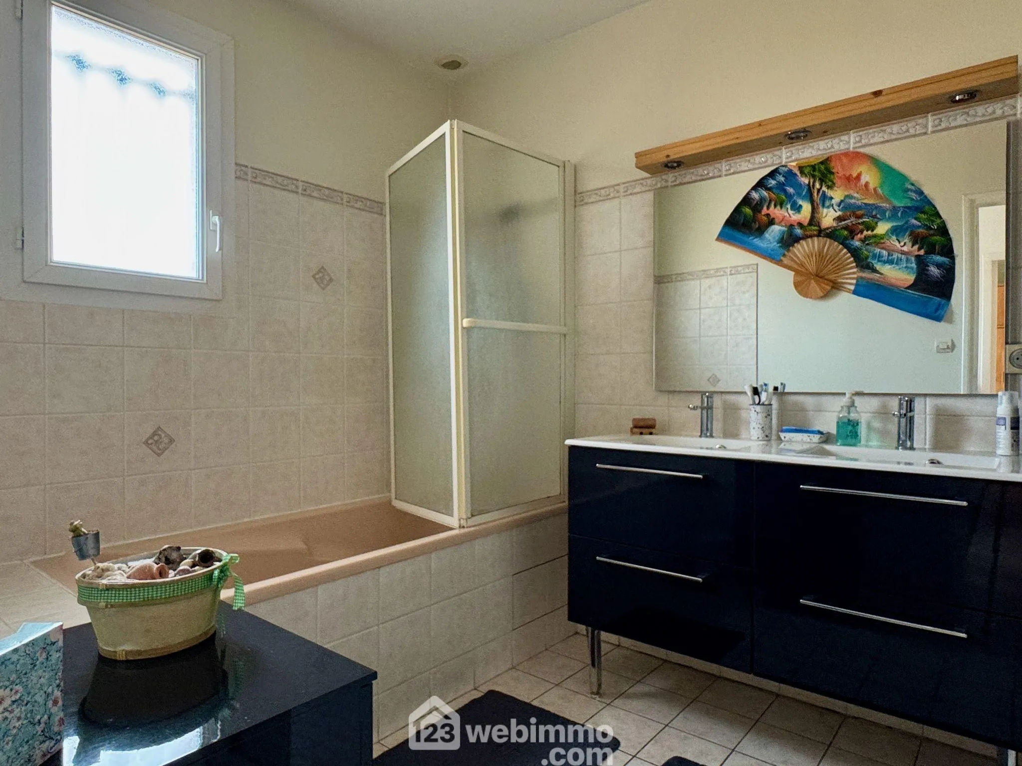 Maison mitoyenne de 102 m² à Buxerolles avec 4 chambres, garage et terrain clos 