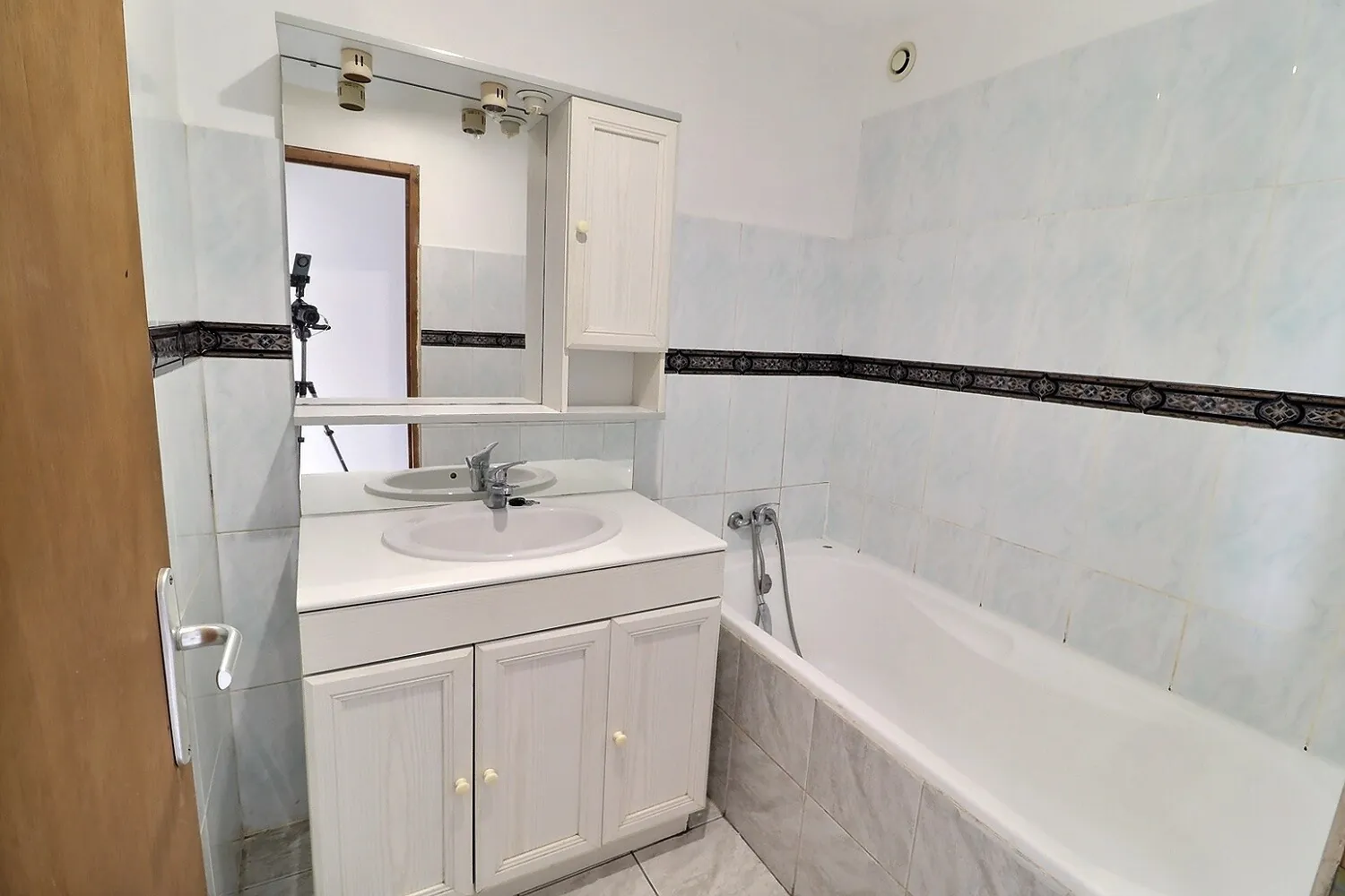 A vendre maison de village avec garage à Clermont-l’Hérault, 47 m², 2 pièces 