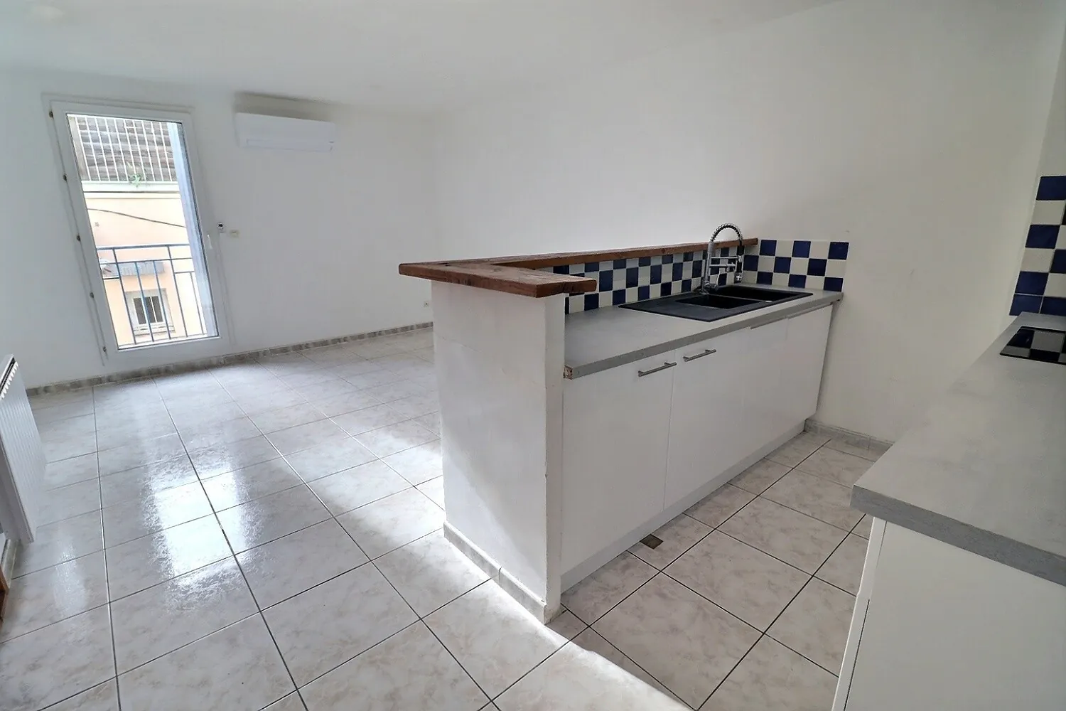 A vendre maison de village avec garage à Clermont-l’Hérault, 47 m², 2 pièces 