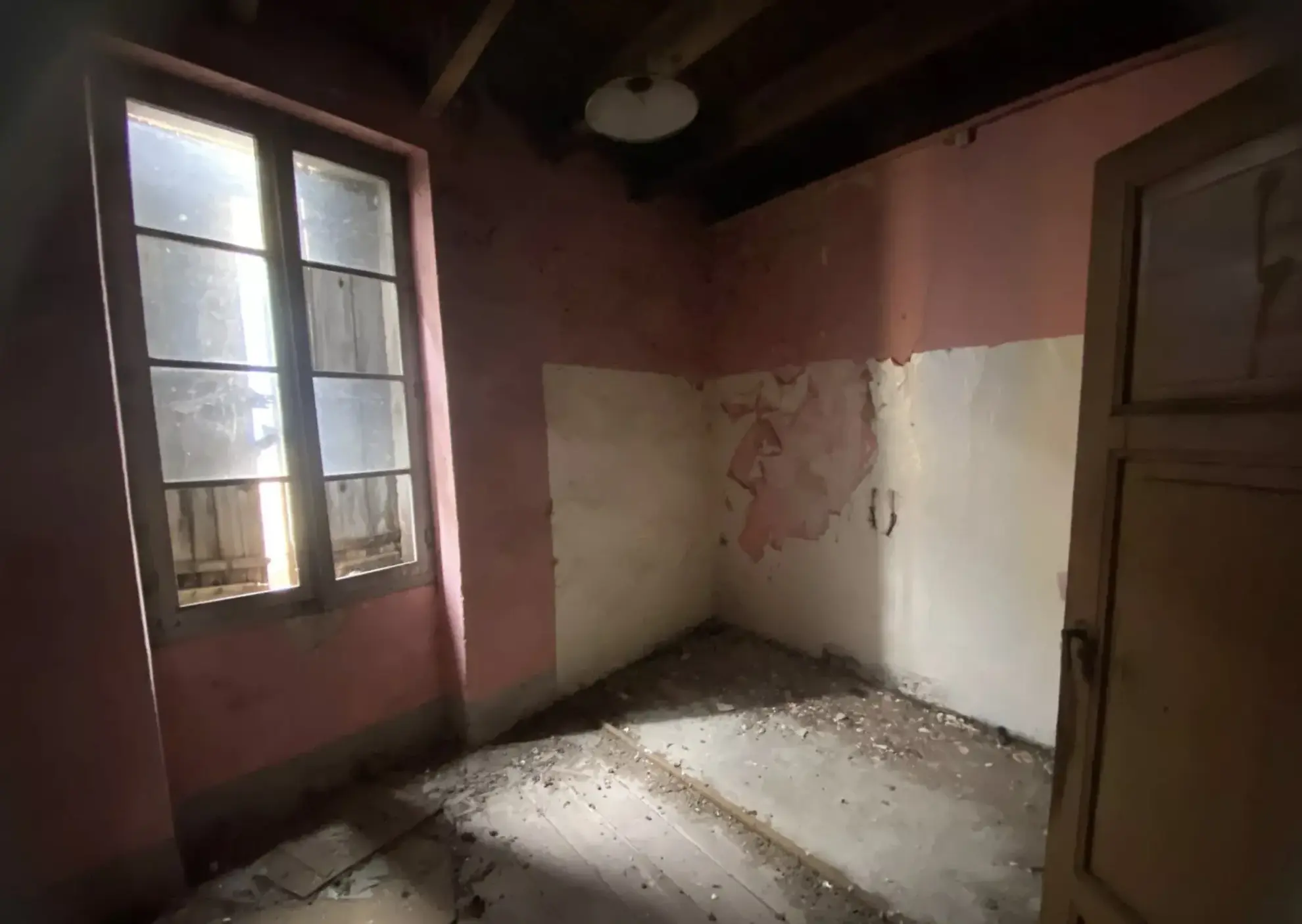 Petite maison en pierre à restaurer à Villeneuve-sur-Lot, 50 m² avec cour 