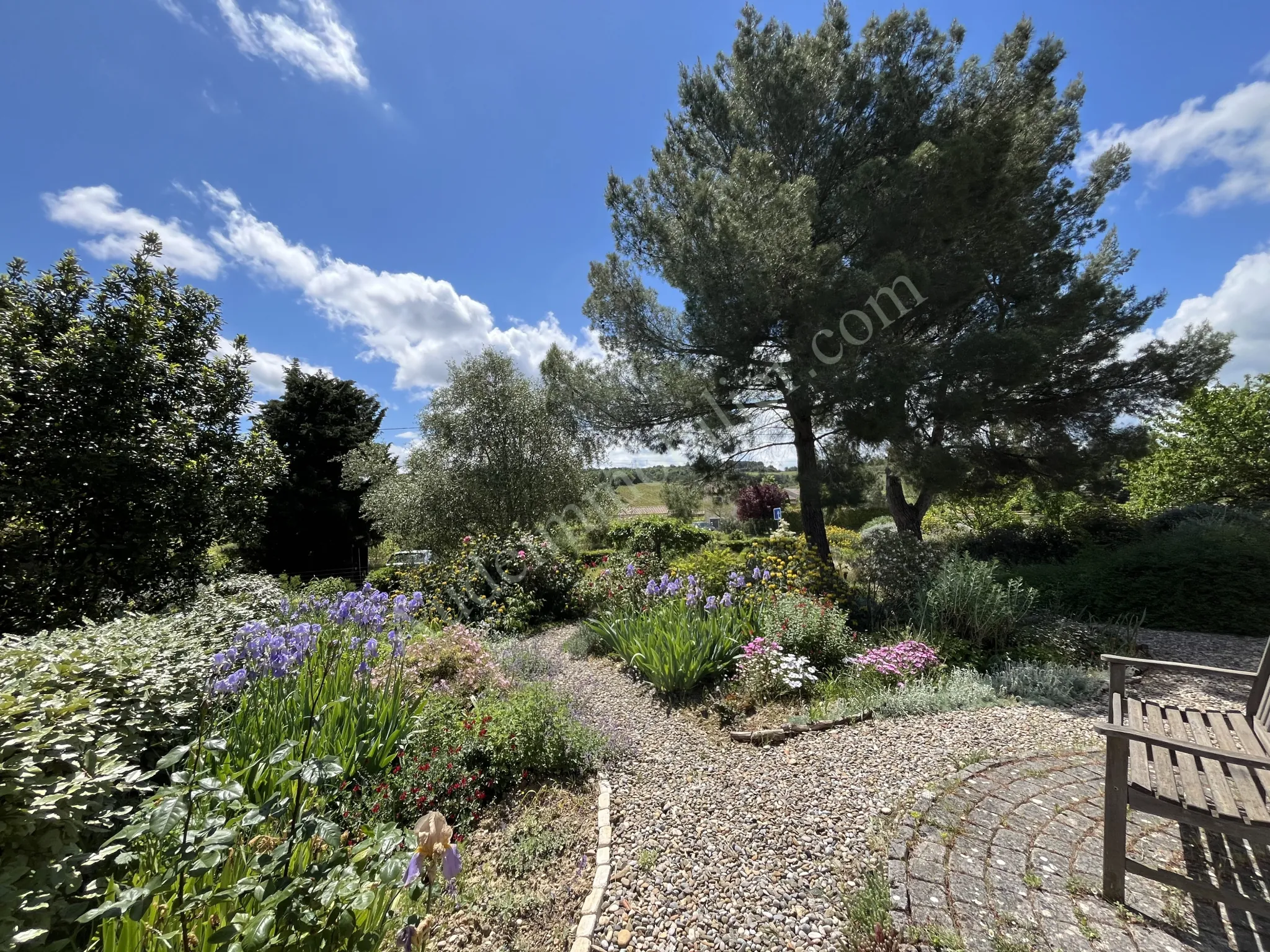 Villa de plain-pied avec jardin à Limoux – 2 chambres, garage, vue campagne 