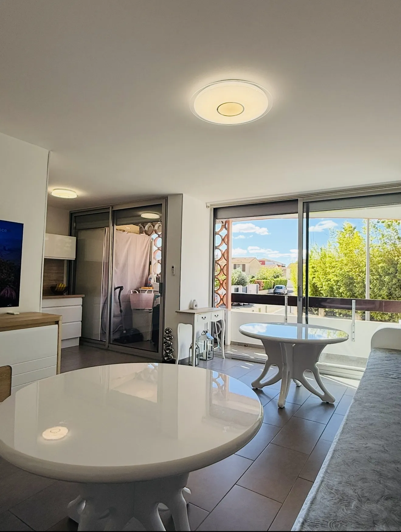 Appartement T4 rénové avec terrasse, parking et cave à Lunel 