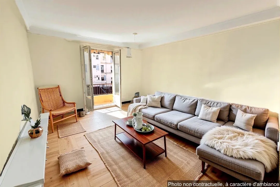 Appartement T3 à vendre à Menton, dernier étage, lumineux avec Balcon