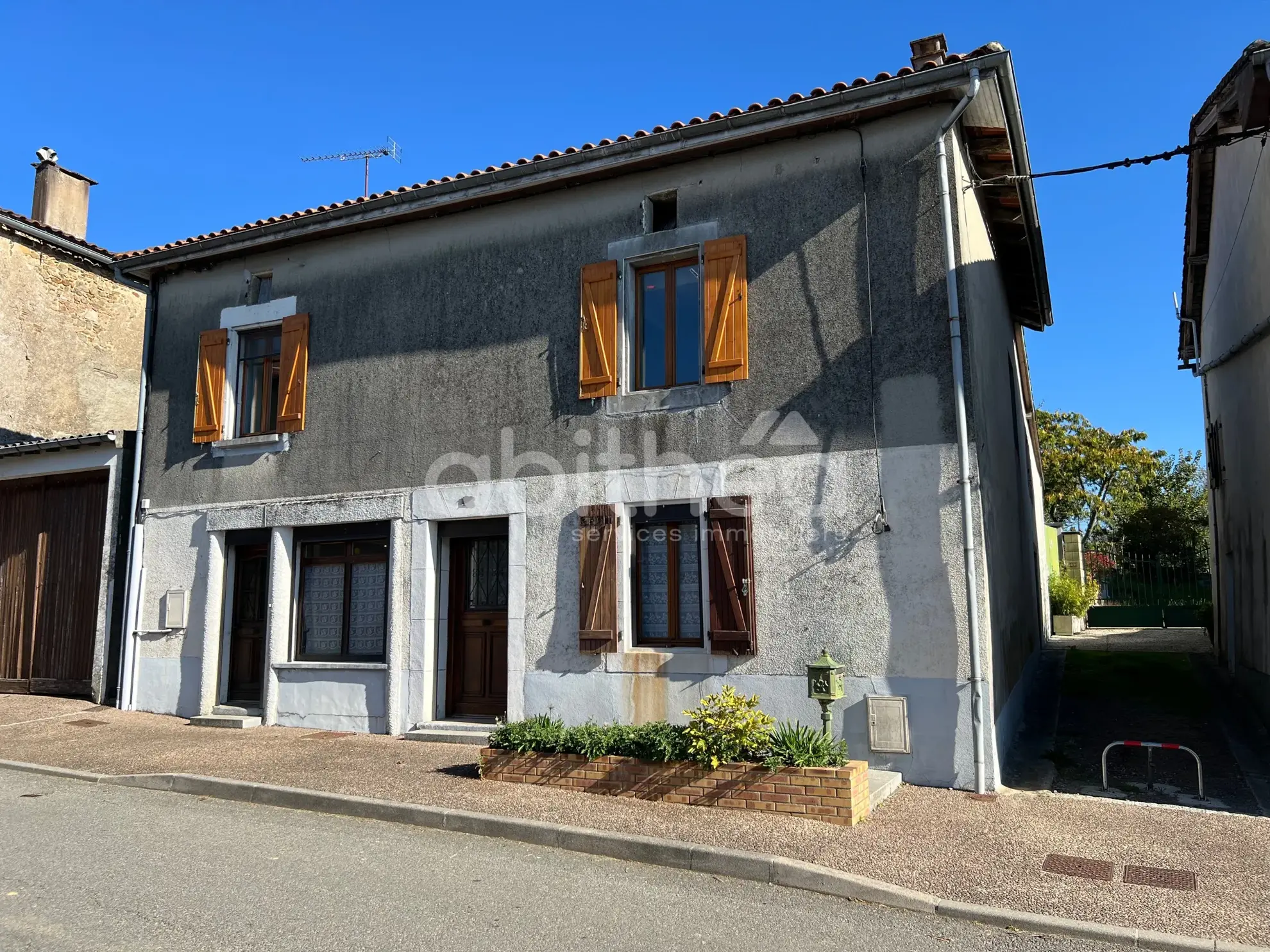 Maison de village spacieuse avec grange à La Péruse en Charente