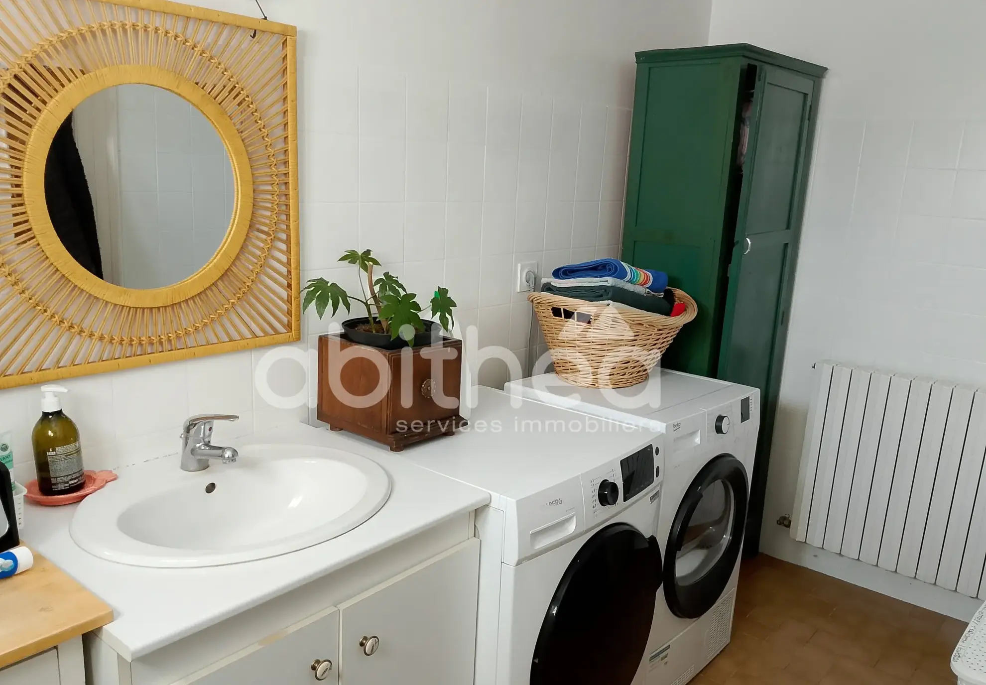 Longère en pierre avec dépendances et terrain clos à Mons (16140) - 87m² 