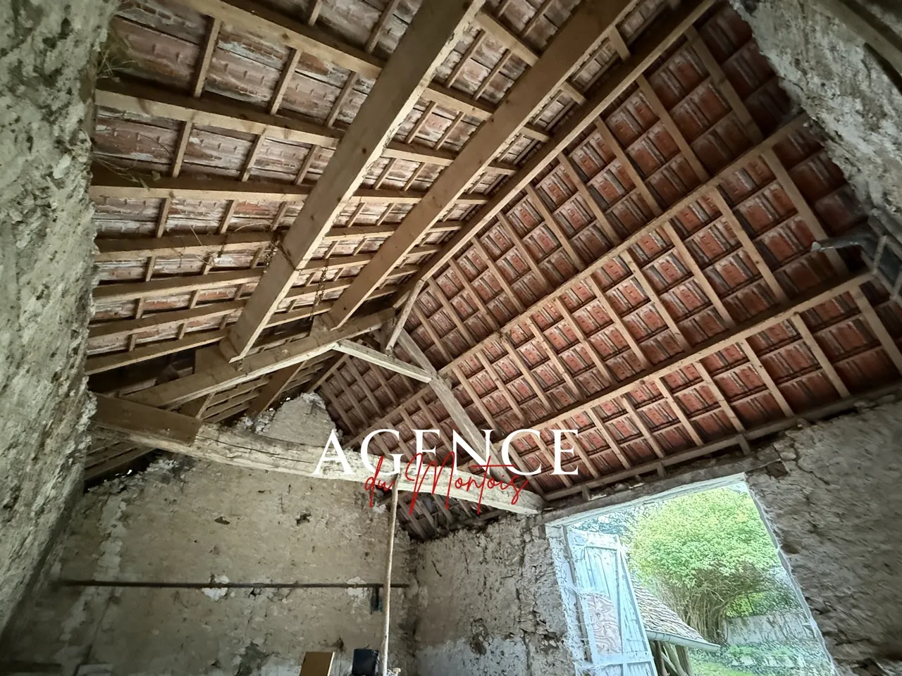 Grange à rénover avec jardin et garage à Donnemarie-Dontilly 