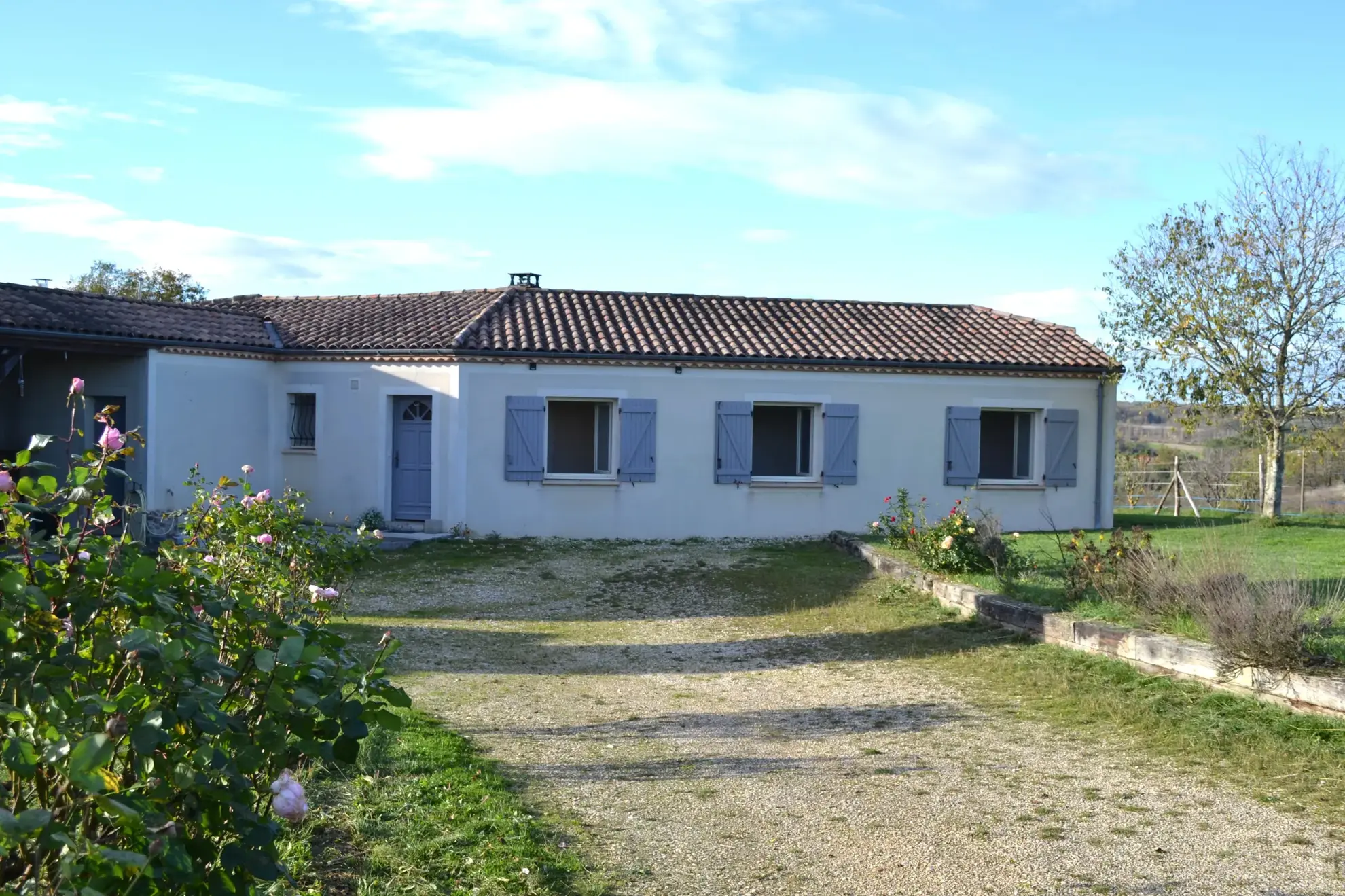 Maison plain-pied avec grand terrain près de Lacapelle Biron - Confort et tranquillité