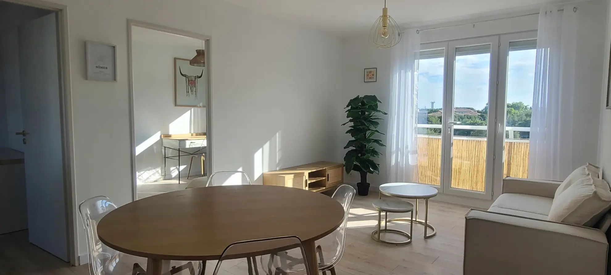 Appartement T4 rénové à Nîmes avec balcon, parking et cave, idéalement situé