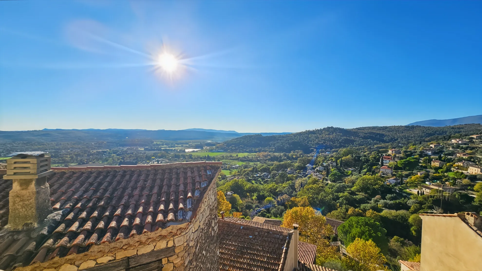 Maison de village rénovée à Callian avec terrasse et vue sur la campagne