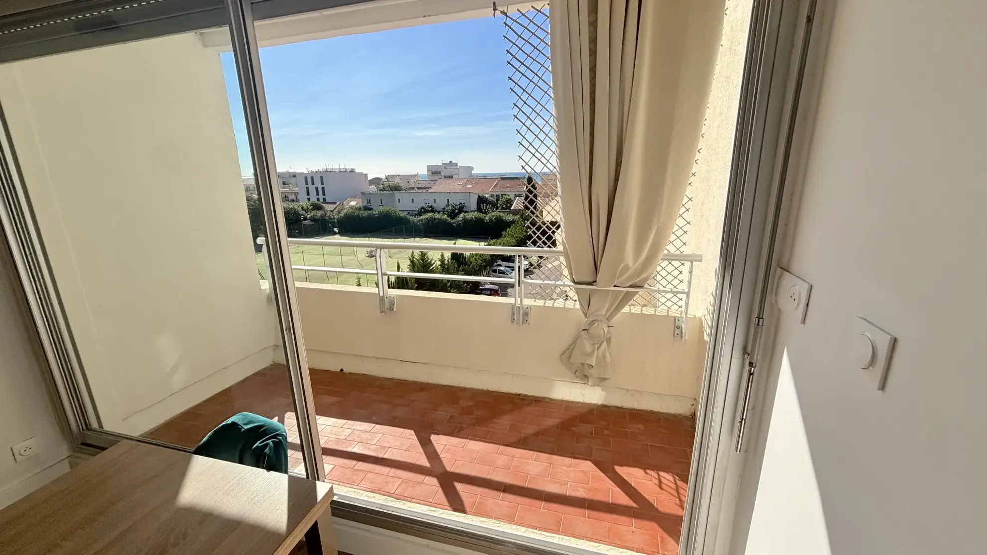 Studio rénové à Carnon-Plage avec terrasse sud et vue mer 