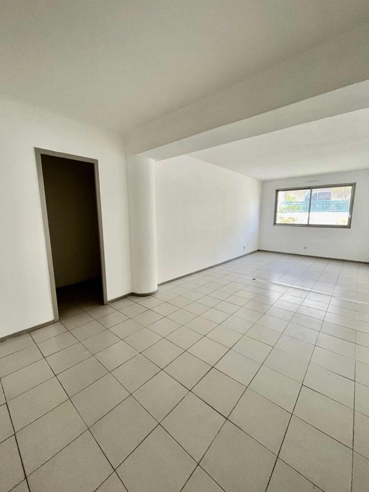 Local commercial de 30m² à vendre dans un centre médical à Marseille