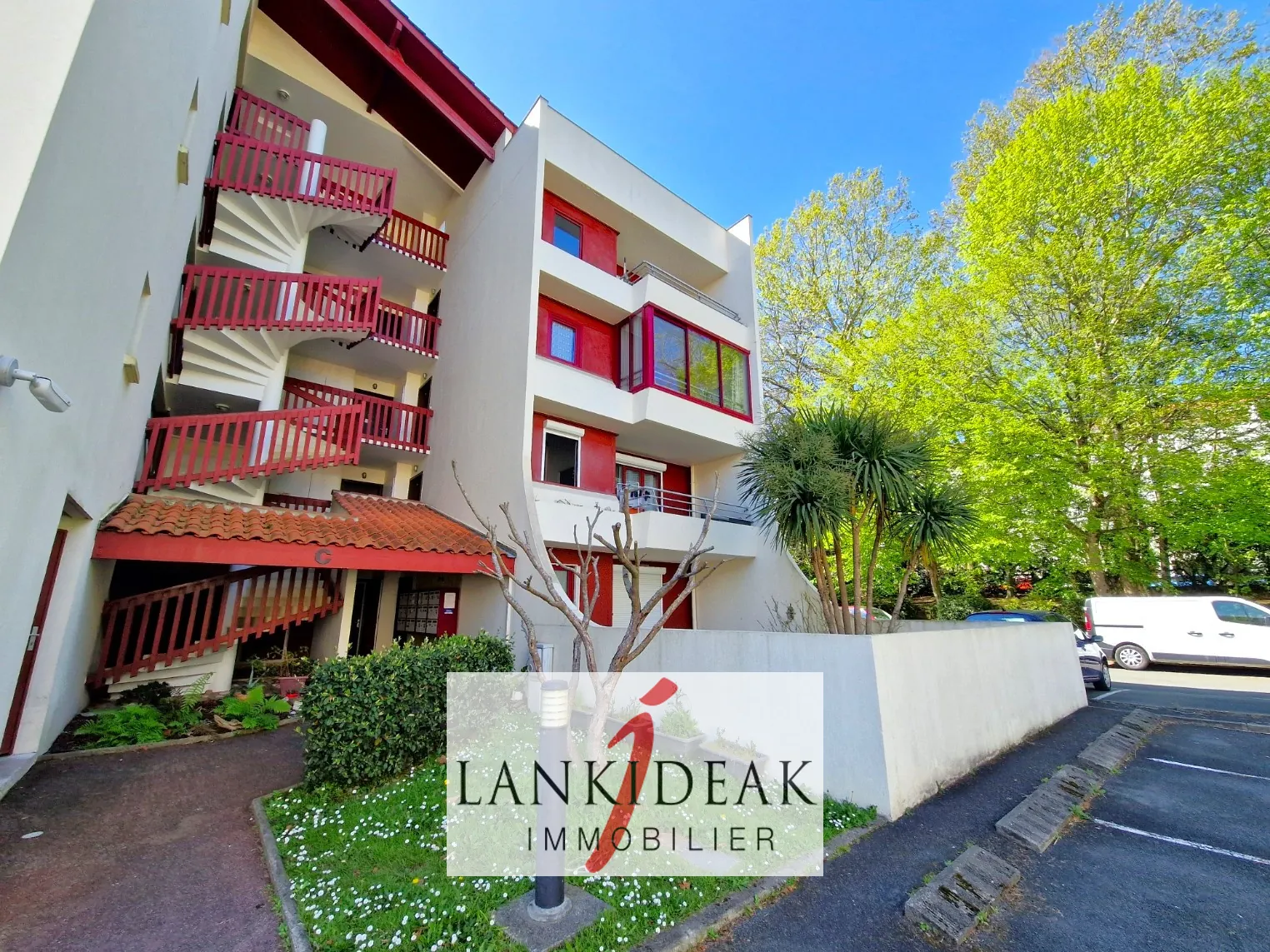 A vendre appartement T2 de 49 m² à Anglet avec terrasse et parking