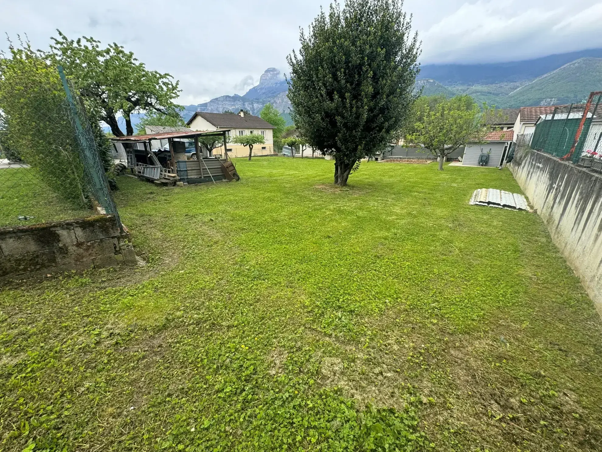 Terrain constructible de 500 m² à Tencin, proche Grenoble et Chambéry
