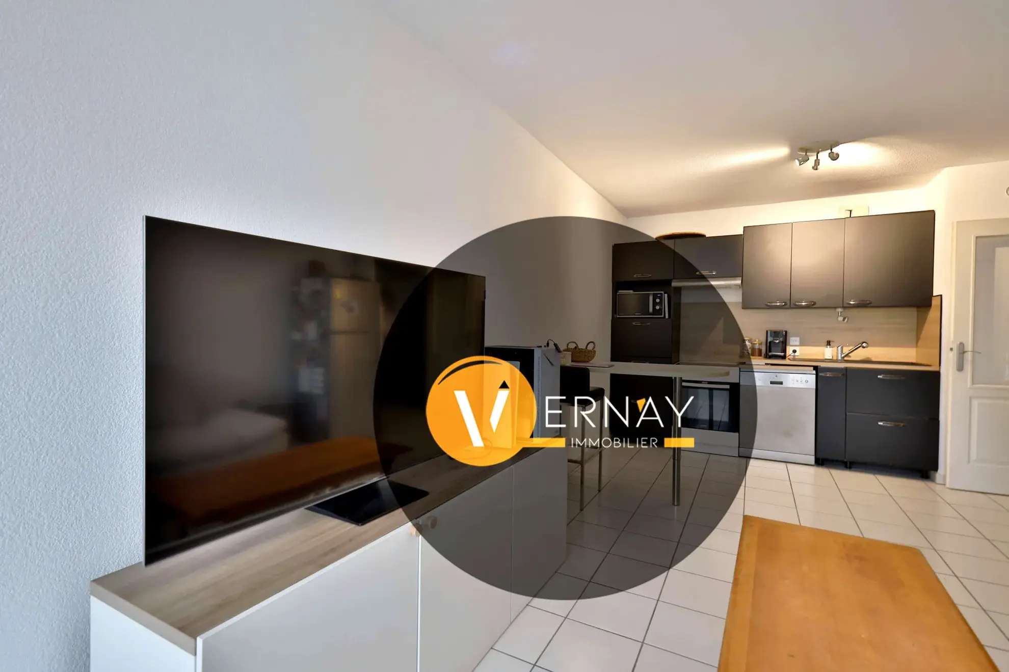 Appartement T2 à Vénissieux avec balcon et garage en vente