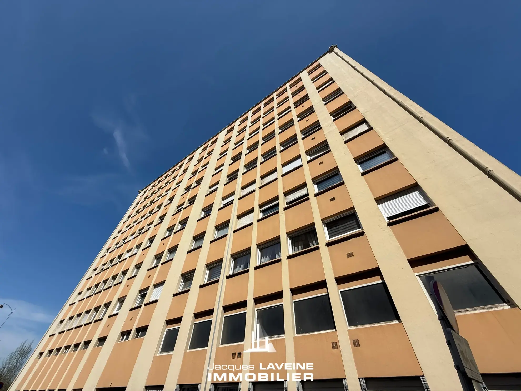 Appartement 2 pièces à Metz avec parking et cave, bon état, location occupée