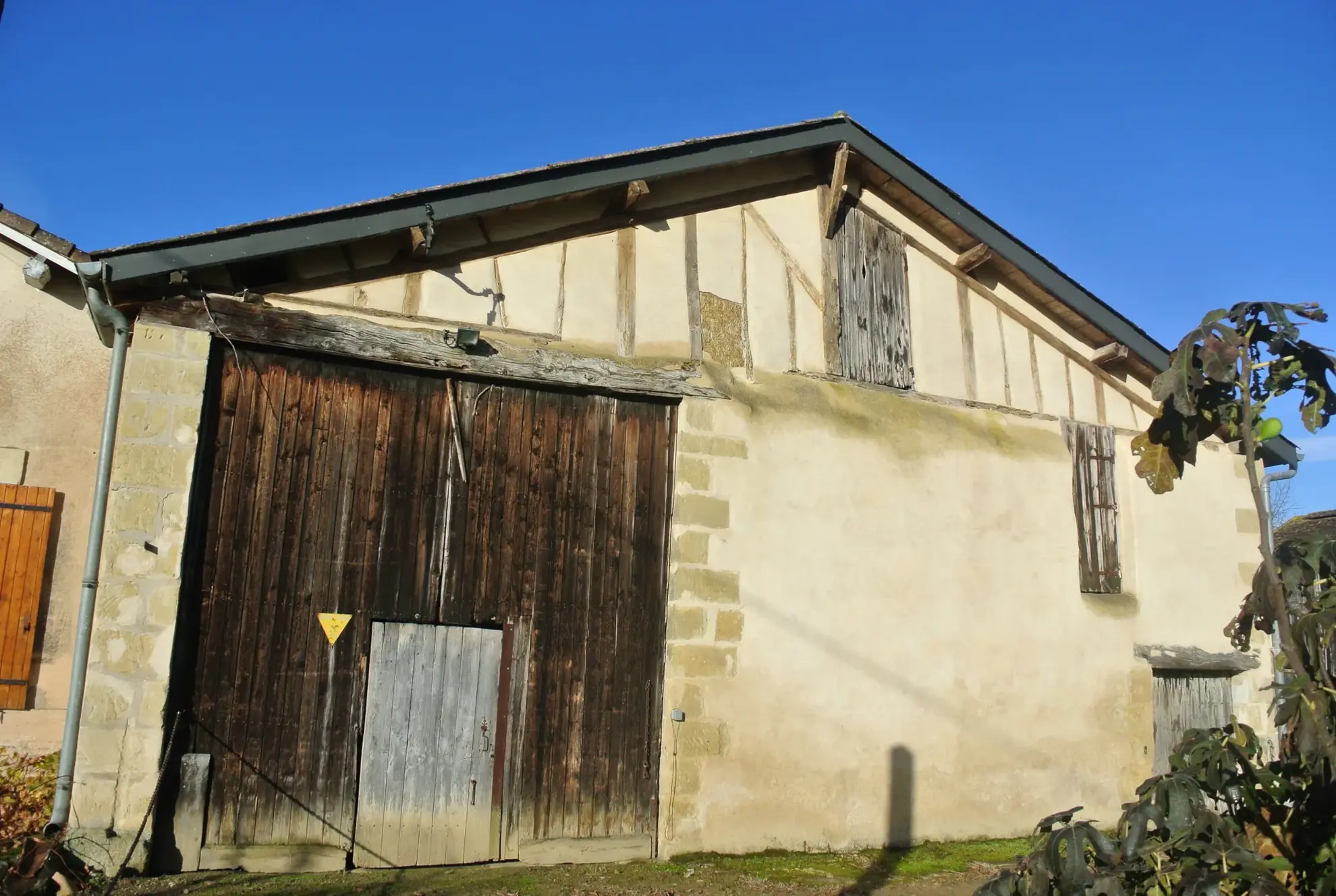 Ferme rénovée avec grand espace séparé et terrain à Gontaud de Nogaret 