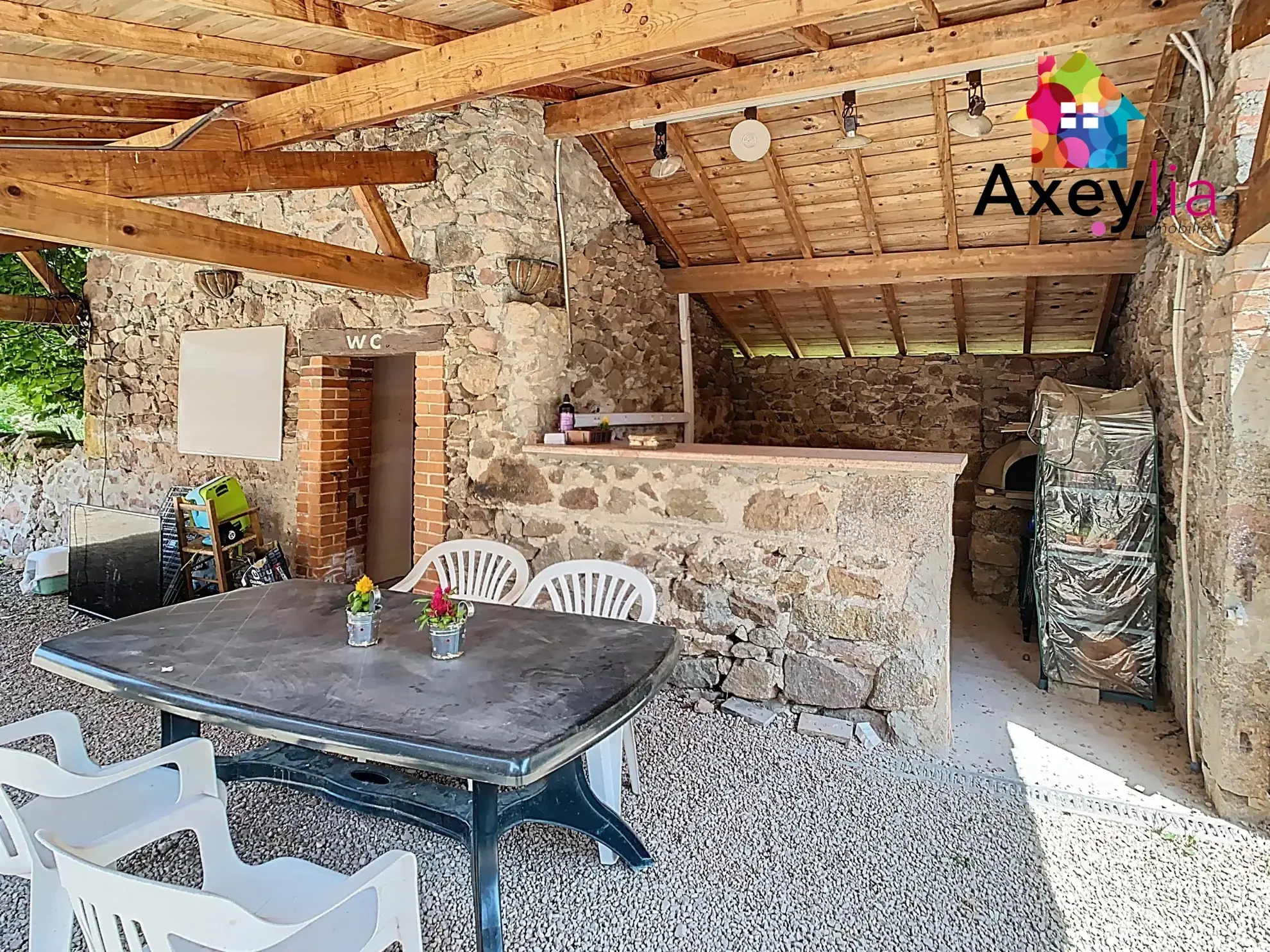 Propriété avec Gîtes, Piscine et Terrain de 1,6ha proche Le Pal 