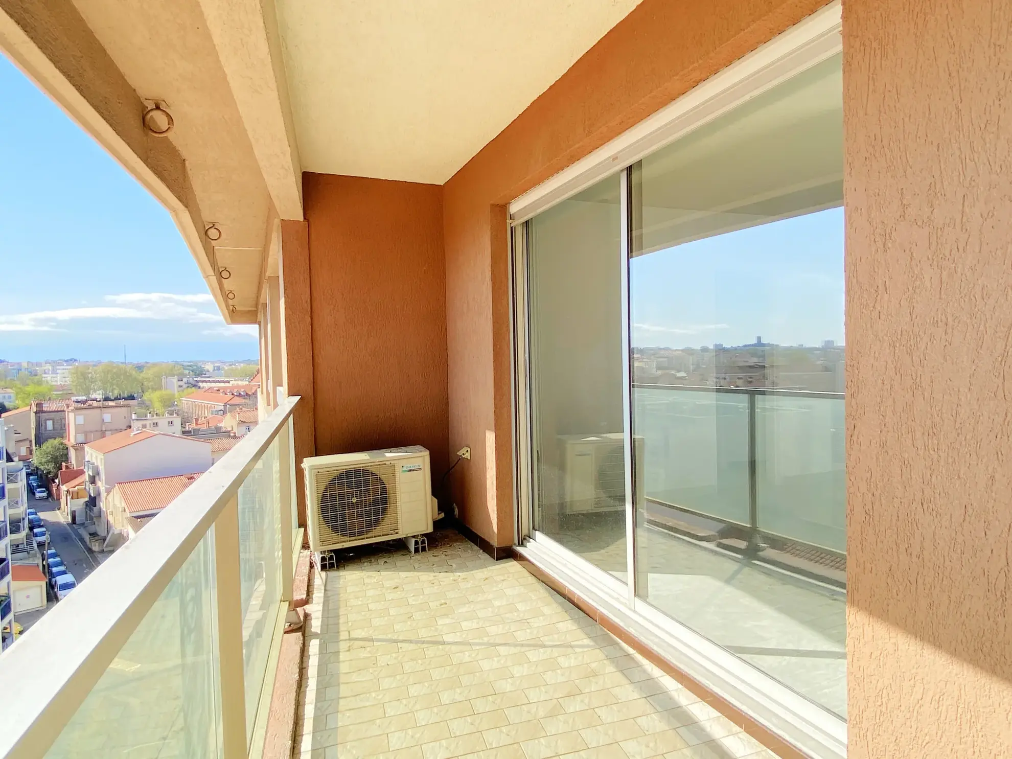 Appartement de 5 pièces avec terrasse et garage à Perpignan - Vue dégagée 