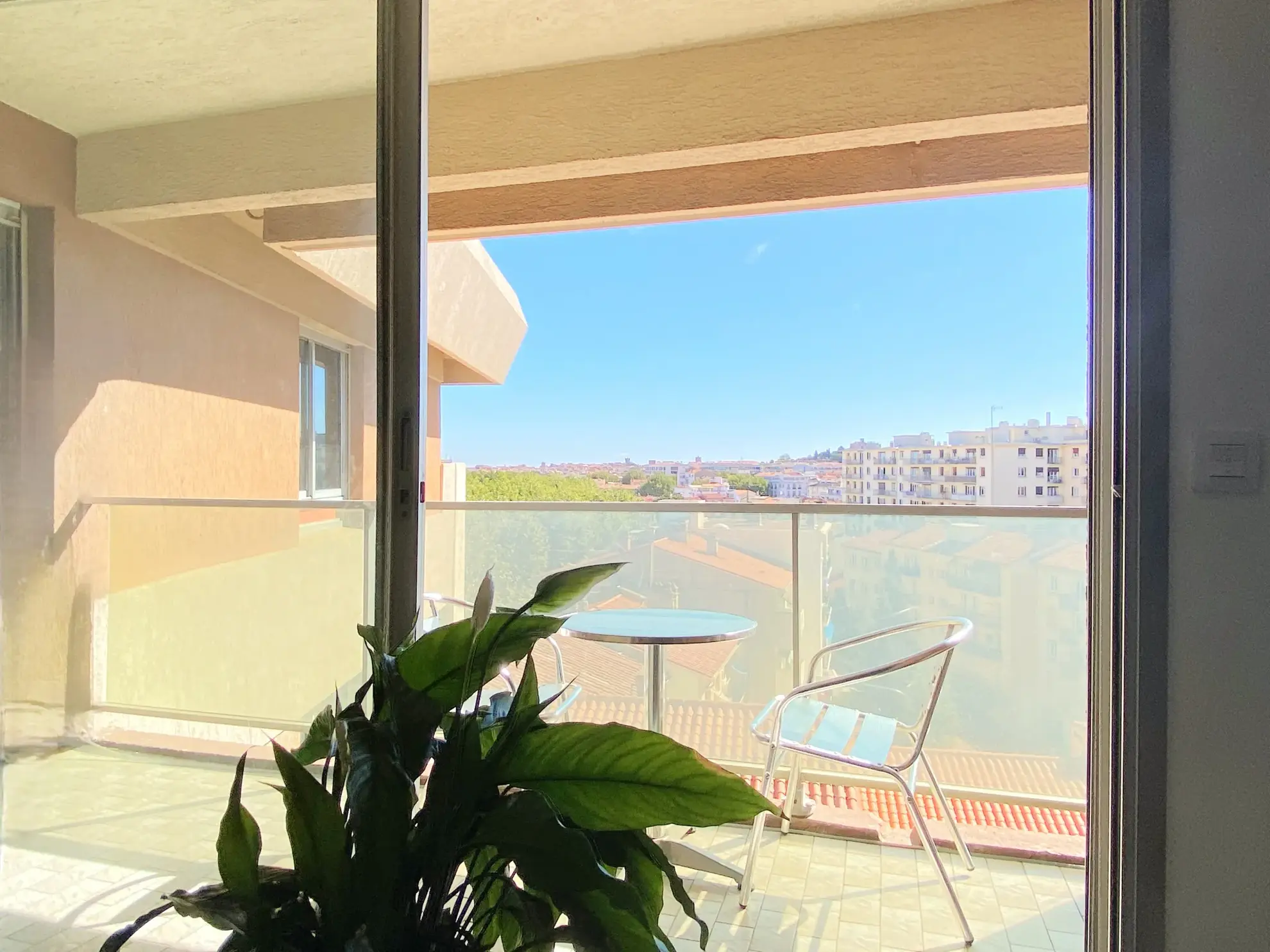 Appartement de 5 pièces avec terrasse et garage à Perpignan - Vue dégagée 