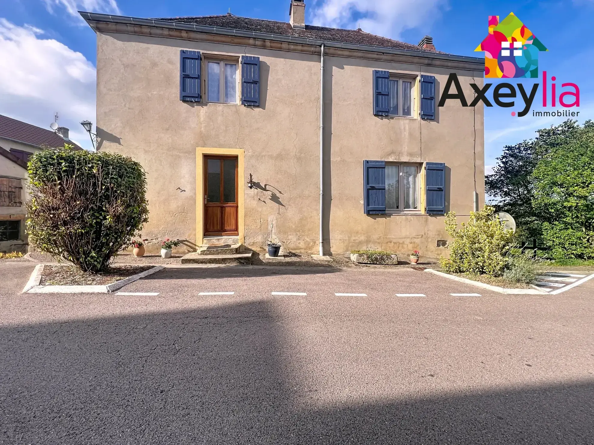 Maison à vendre à Mailly – Spacieuse propriété avec terrain et garage