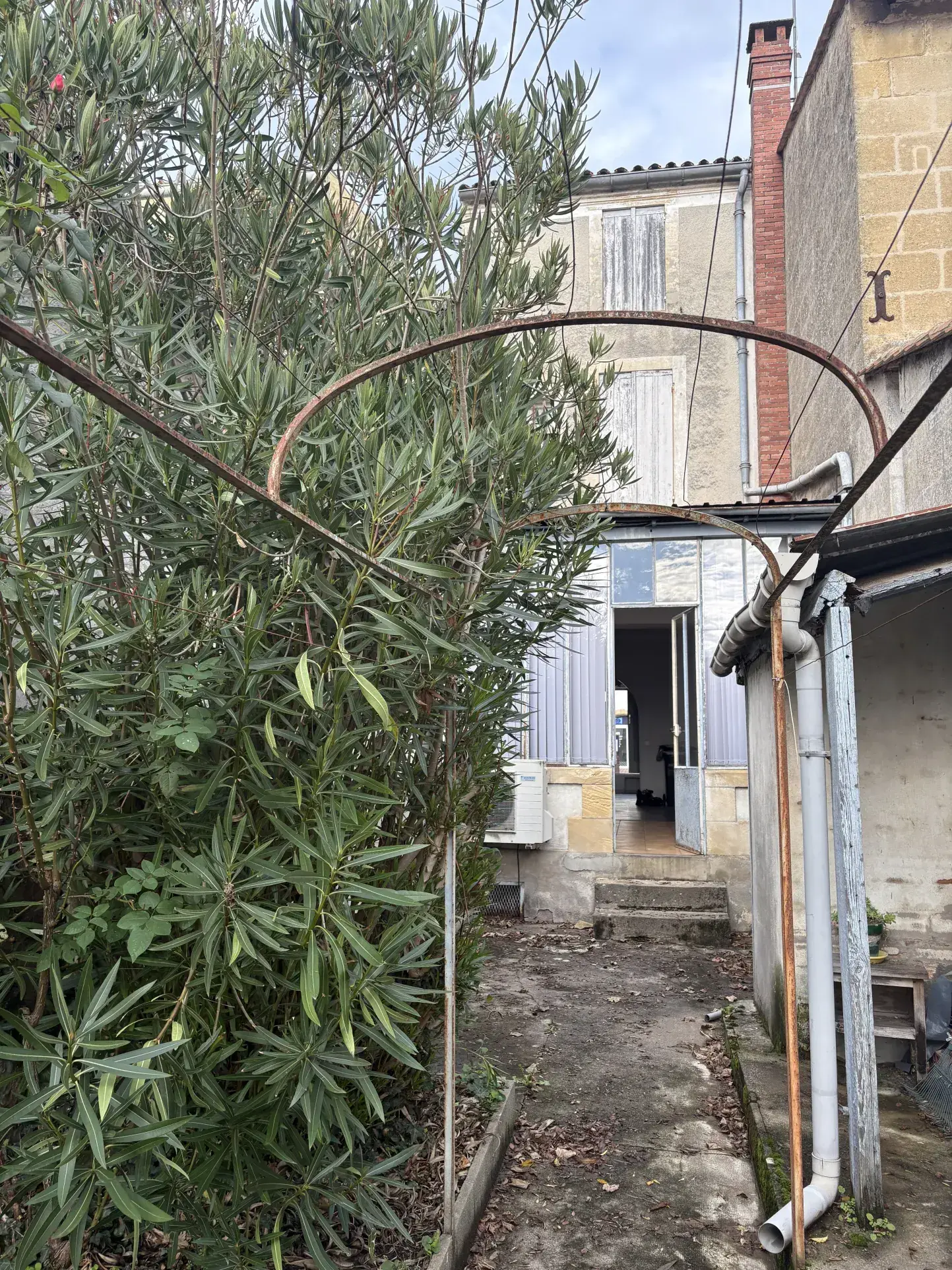 Immeuble à vendre en centre-ville de Langon avec potentiel de rénovation 