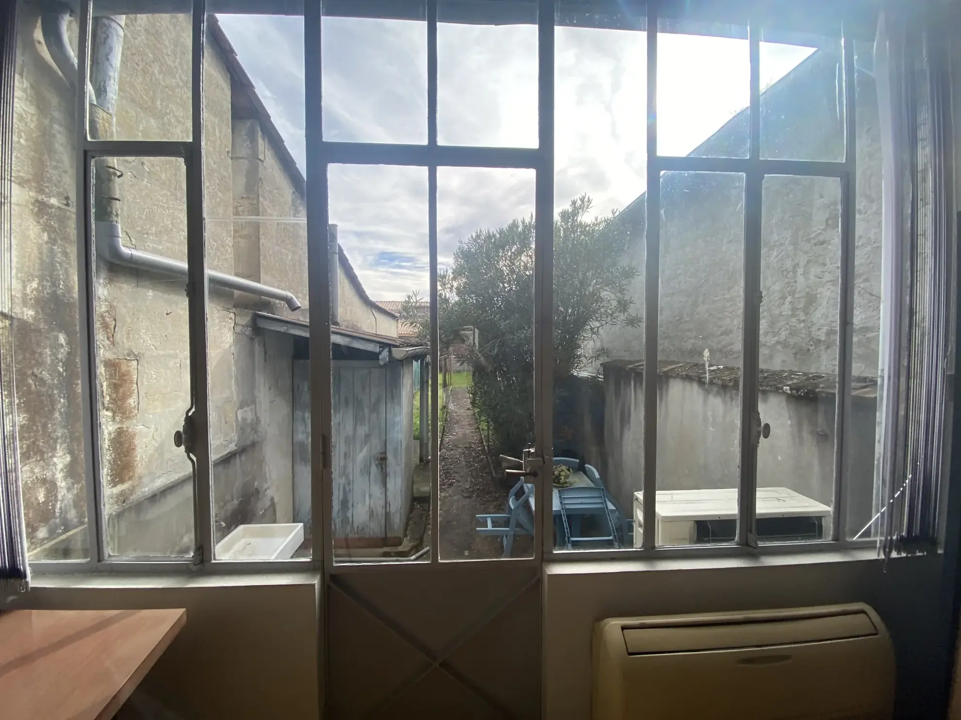 Immeuble à vendre en centre-ville de Langon avec potentiel de rénovation 