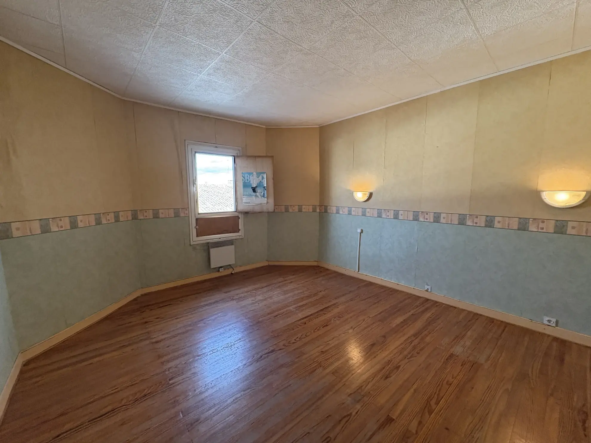 Immeuble à vendre en centre-ville de Langon avec potentiel de rénovation 