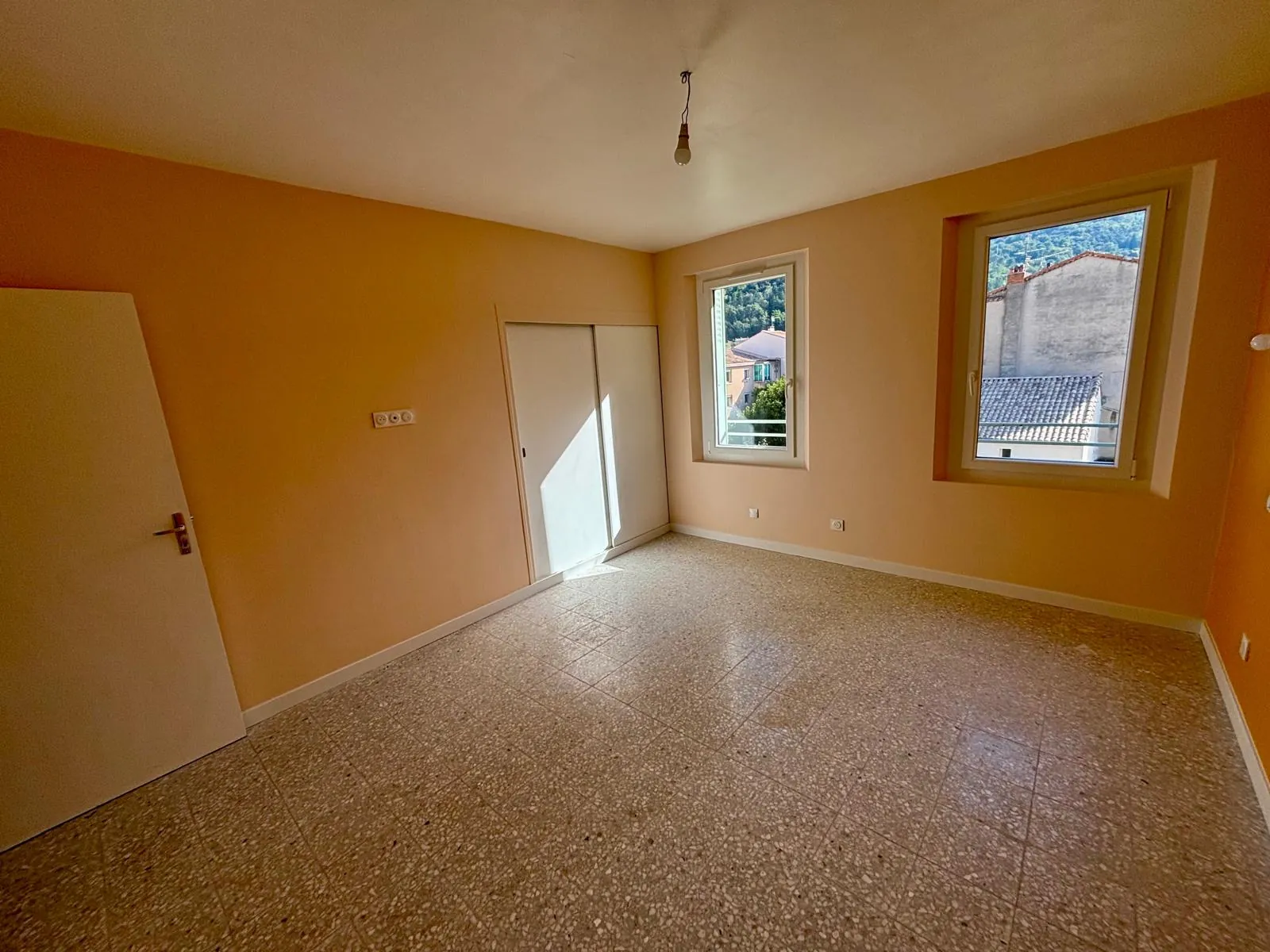 Appartement Type 2 à Nyons de 60 m², rénové et climatisé, proche du centre 