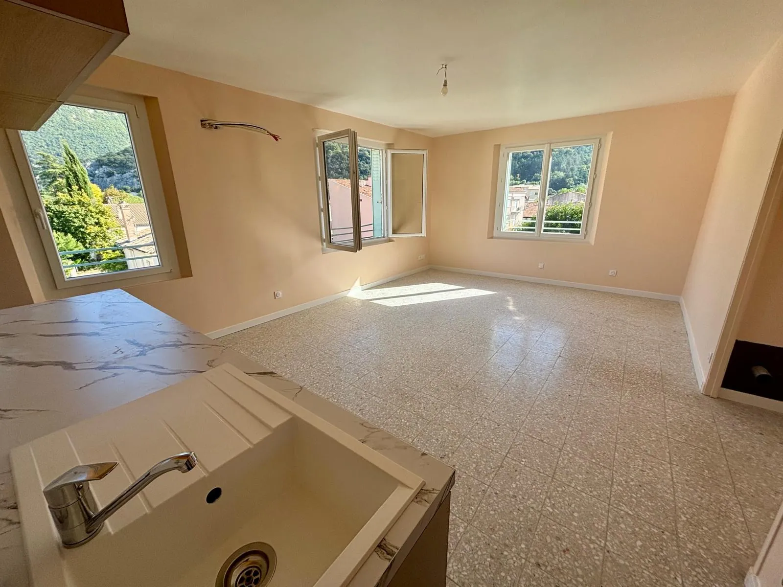 Appartement Type 2 à Nyons de 60 m², rénové et climatisé, proche du centre 